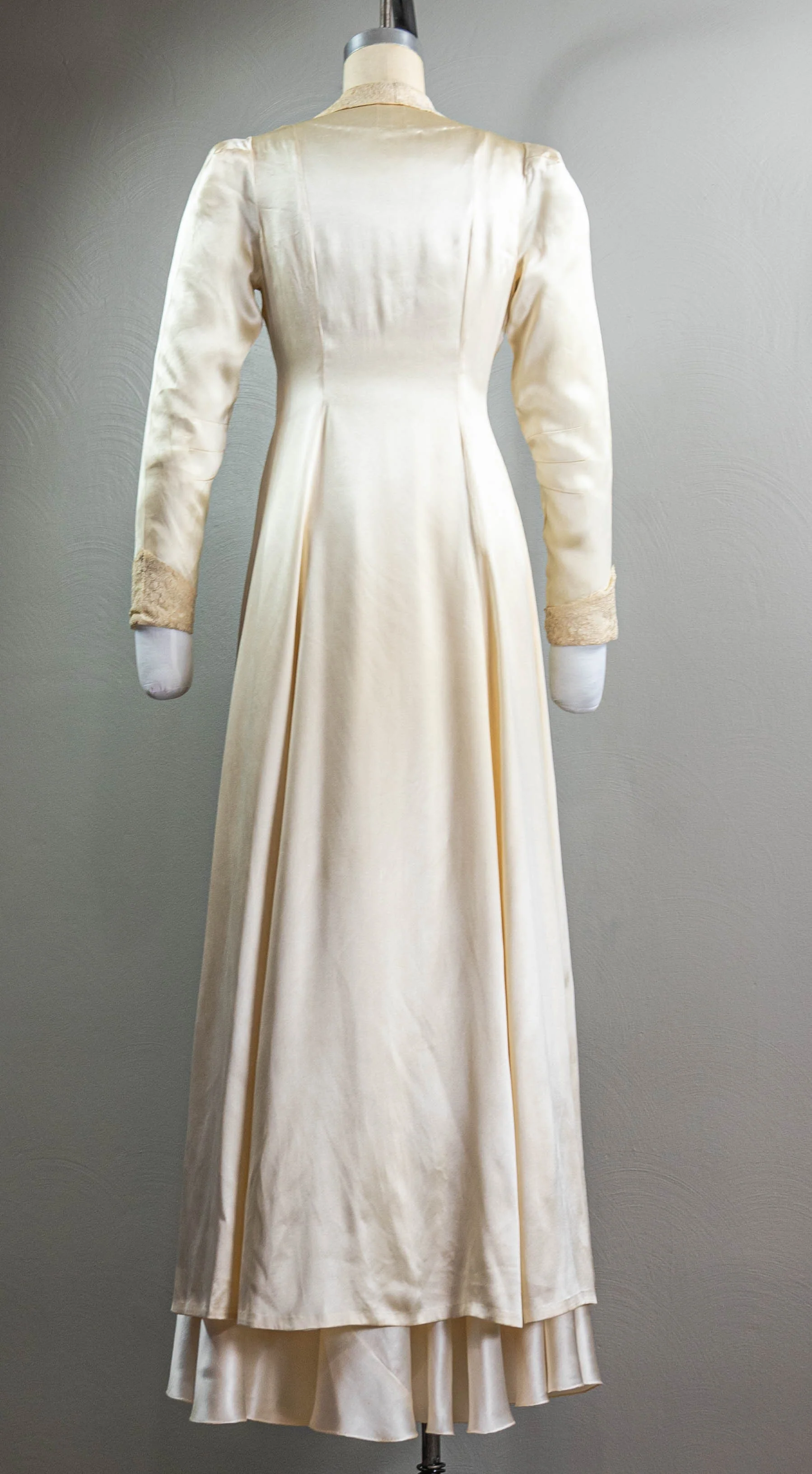 30s/40s Cream Silk Satin Trench Styled Peignoir Robe Lace - Image 6