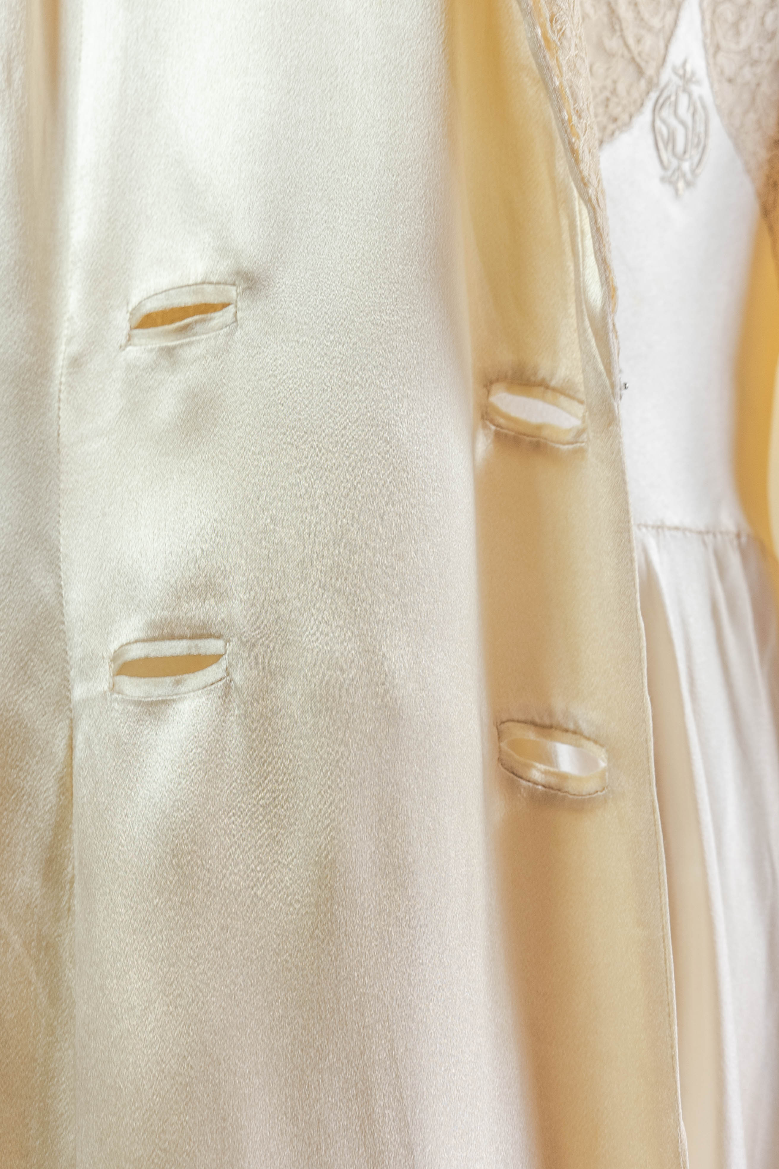 30s/40s Cream Silk Satin Trench Styled Peignoir Robe Lace - Image 9