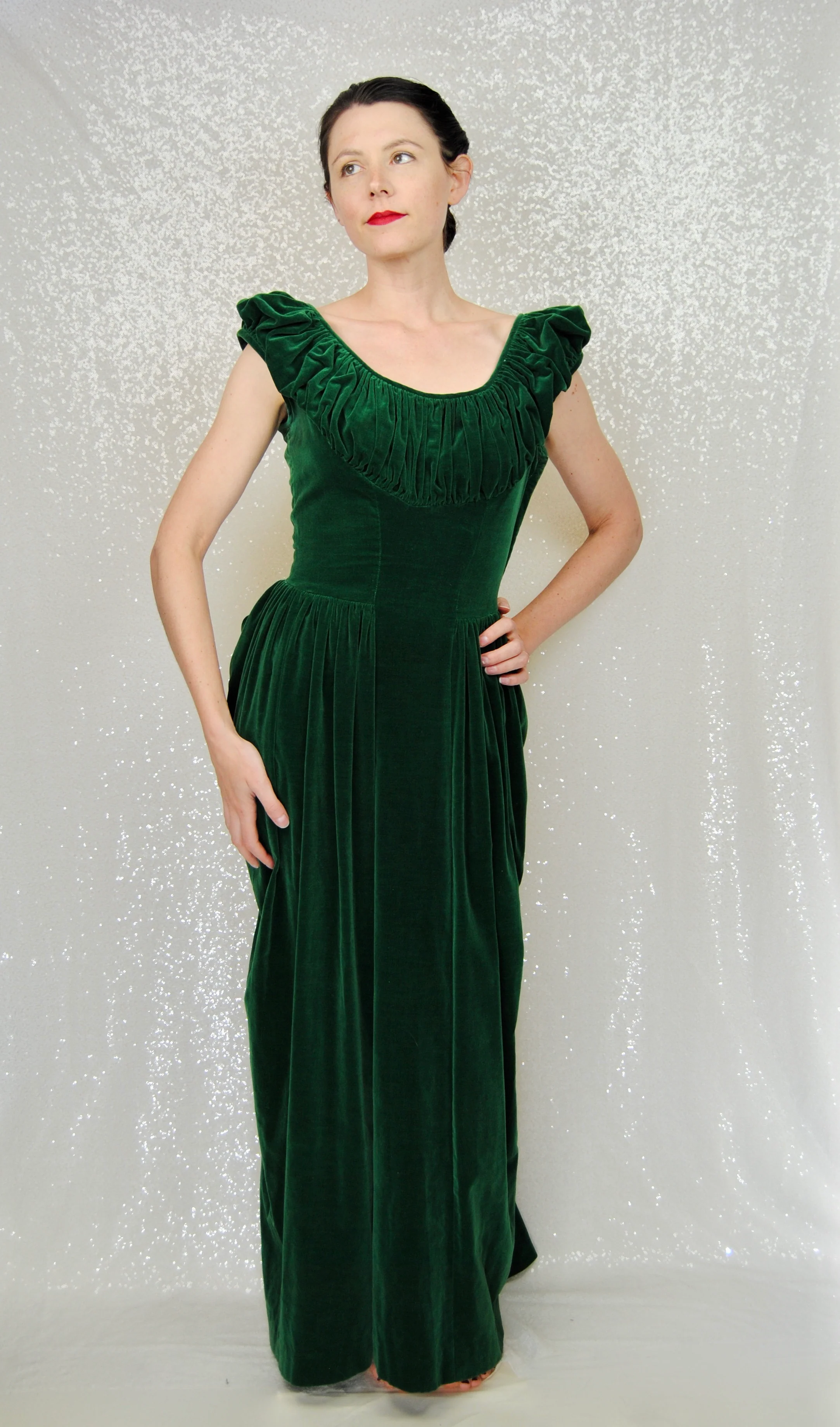 30s/40s Green Velveteen Holiday Gown With Bustle - Image 3