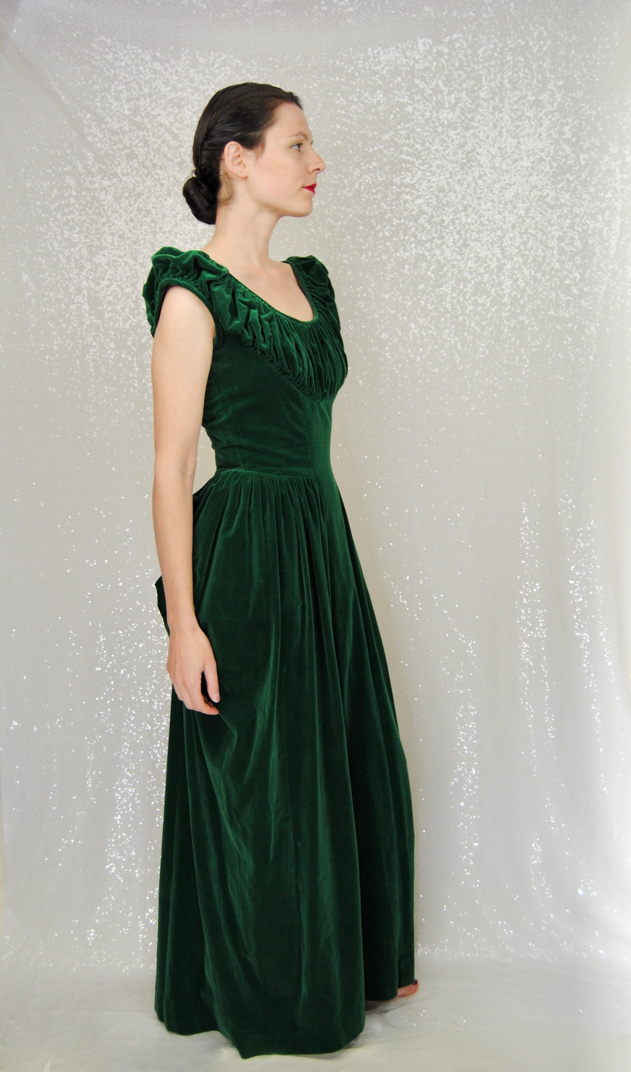 30s/40s Green Velveteen Holiday Gown With Bustle - Image 9