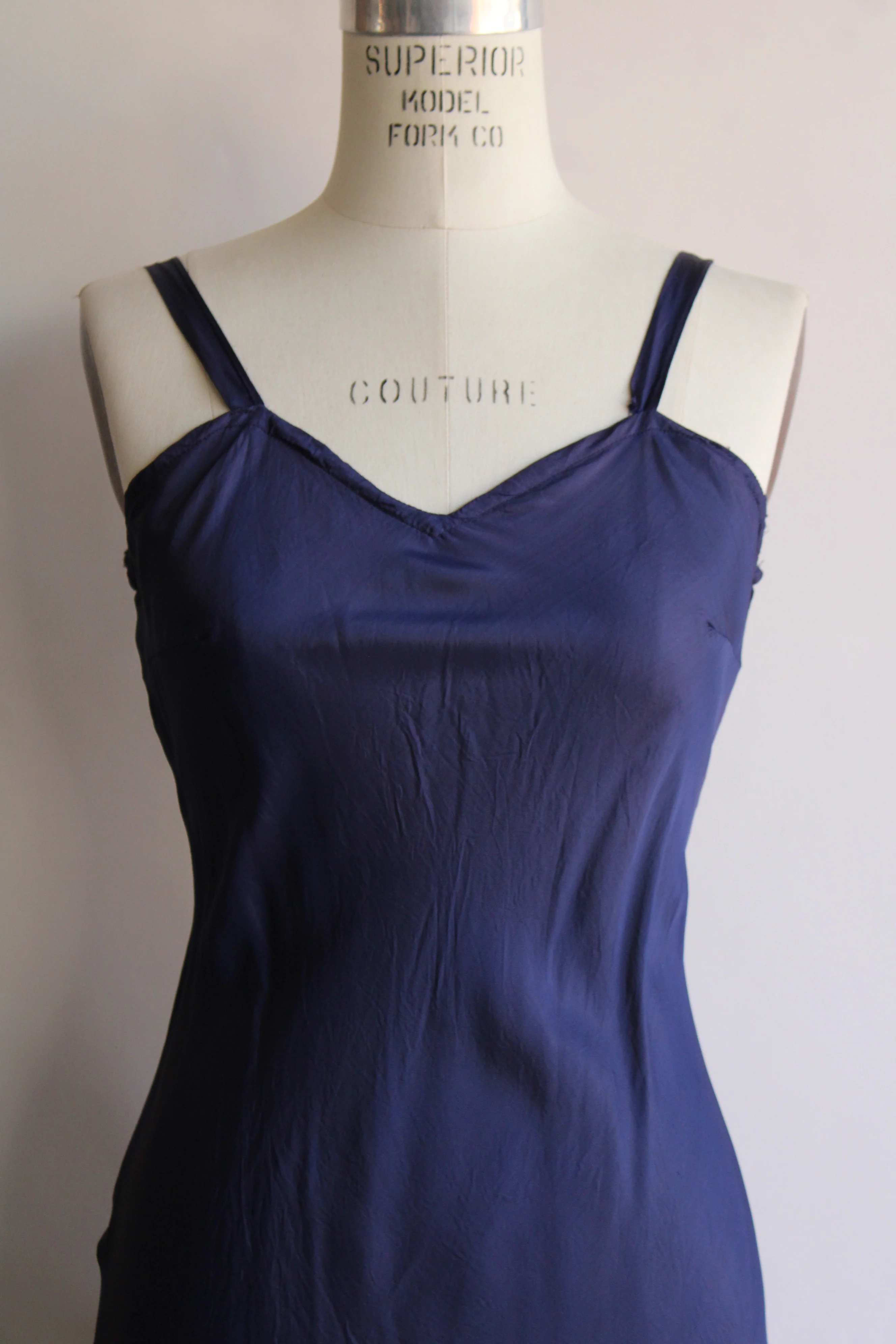 30s/40s Navy Blue Rayon Full Slip - Image 3