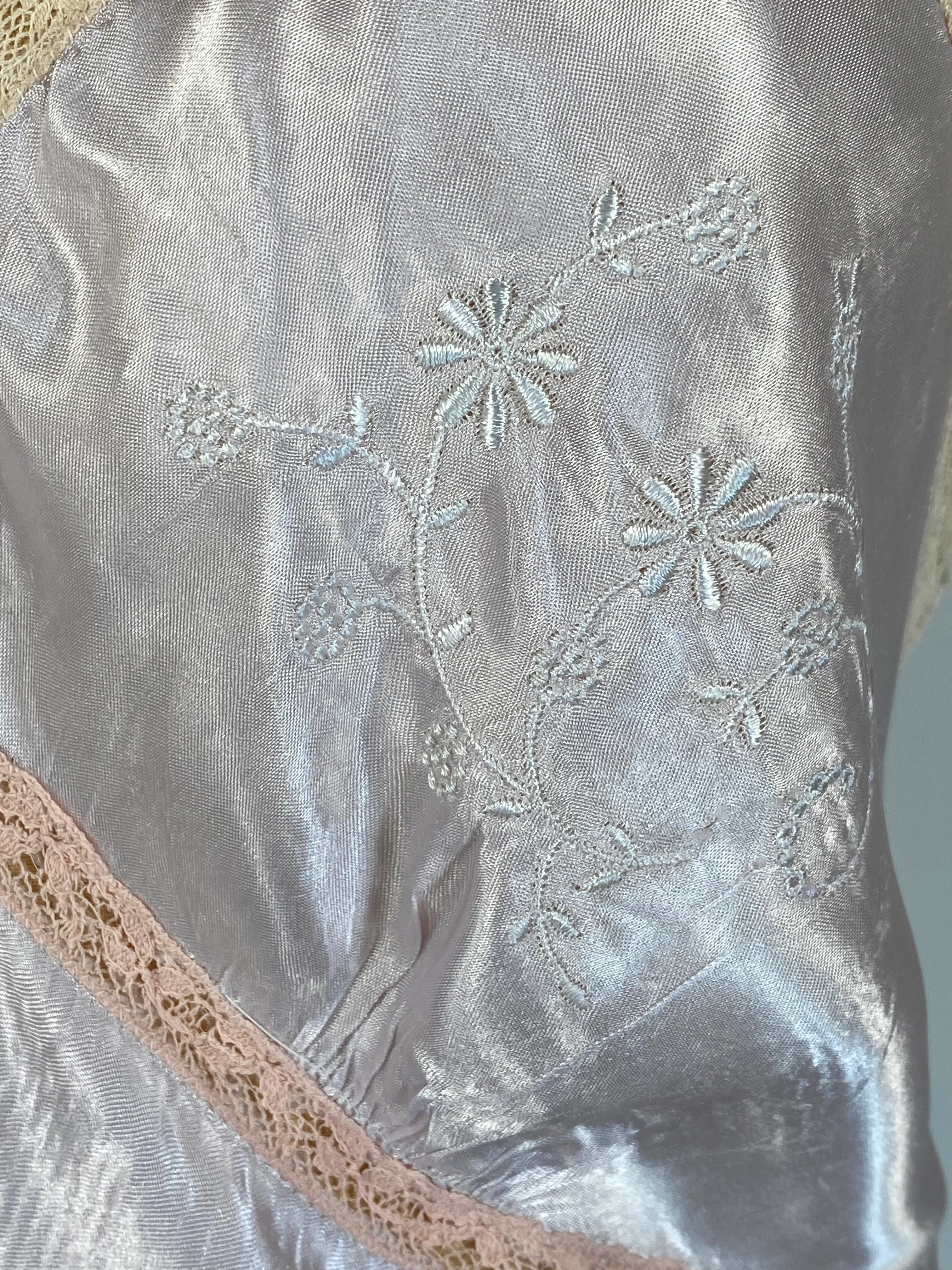 30s/40s Pale Pink Shiny Satin And Lace Bias Cut Slip - Image 10