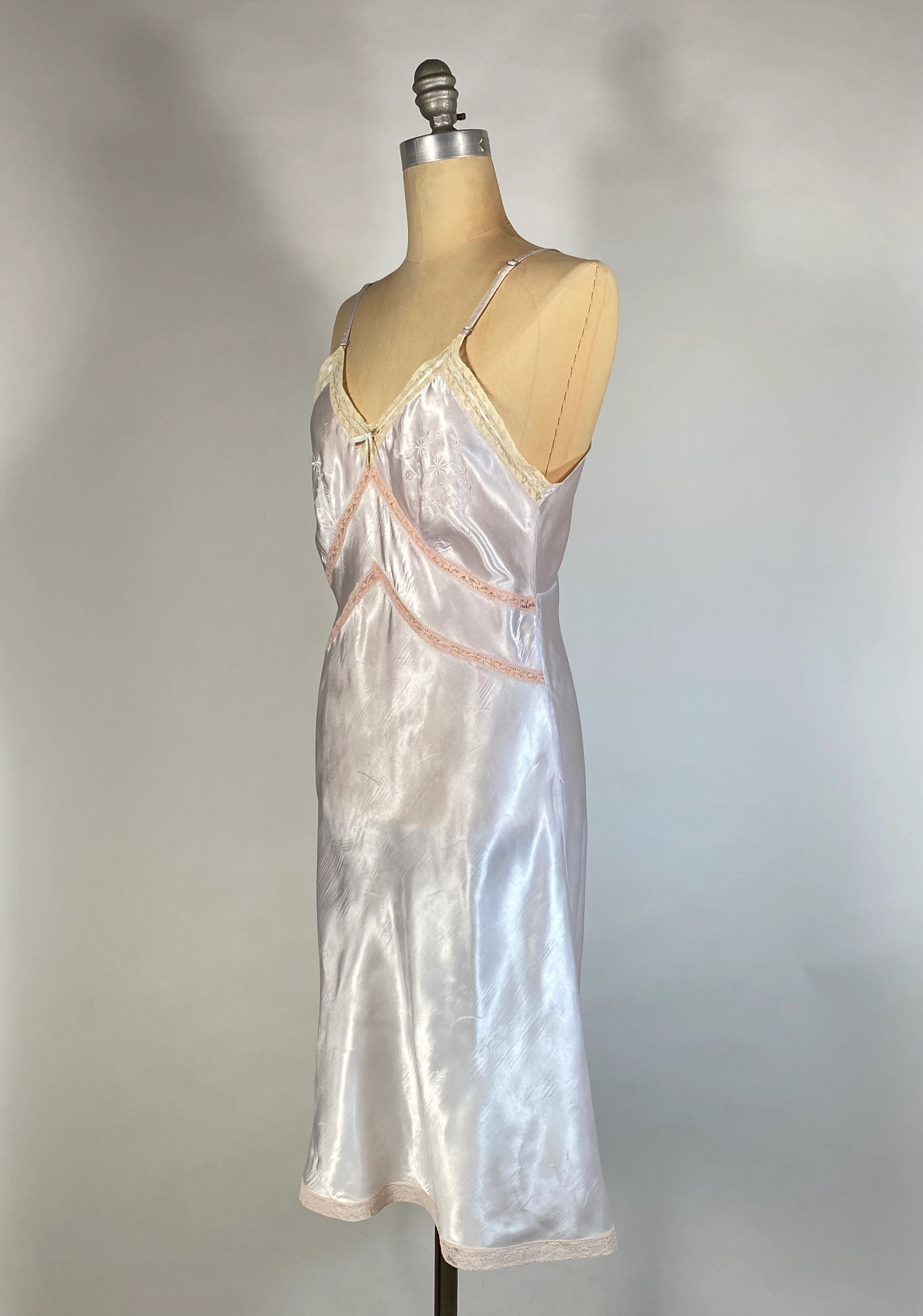 30s/40s Pale Pink Shiny Satin And Lace Bias Cut Slip - Image 3