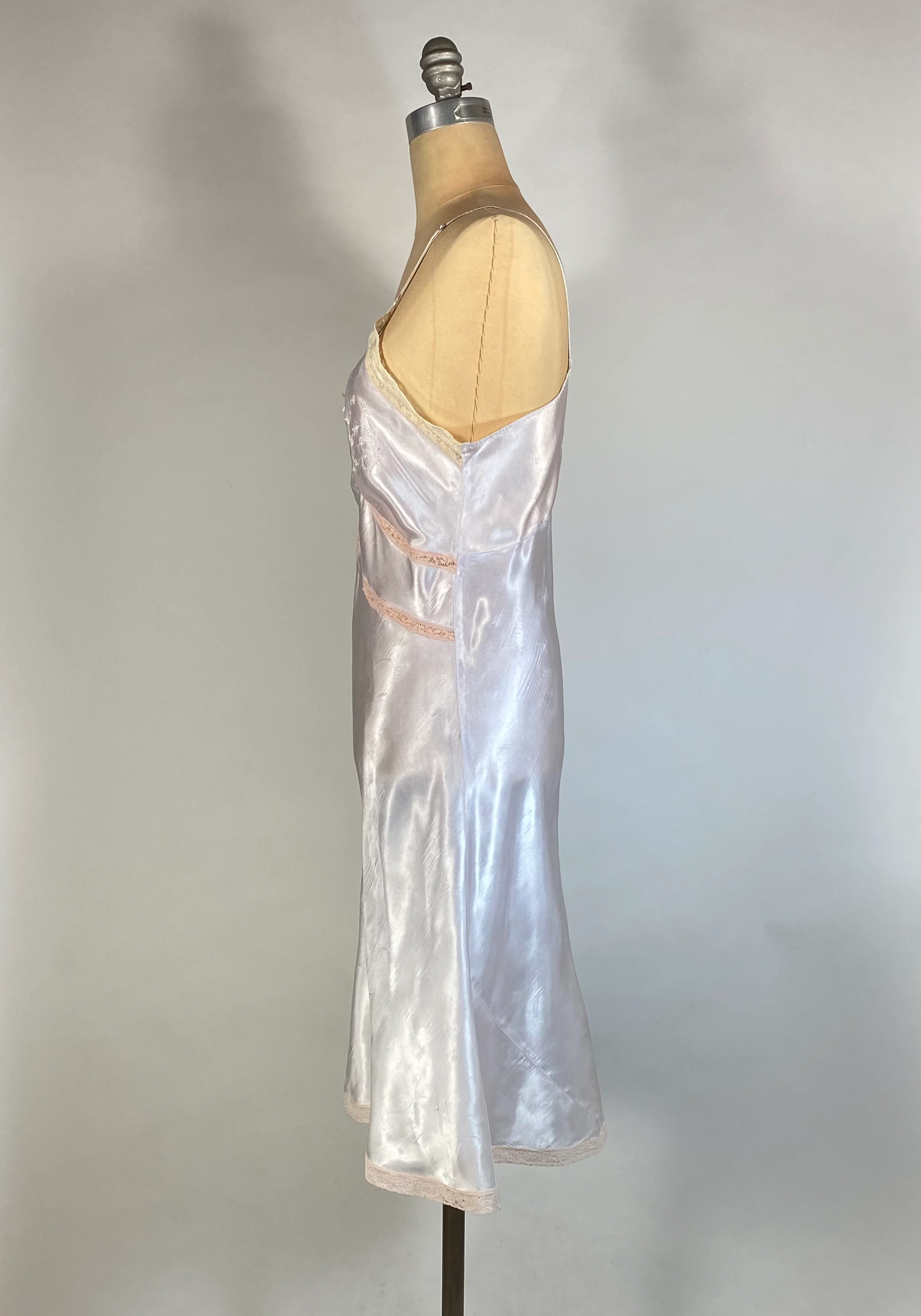 30s/40s Pale Pink Shiny Satin And Lace Bias Cut Slip - Image 4