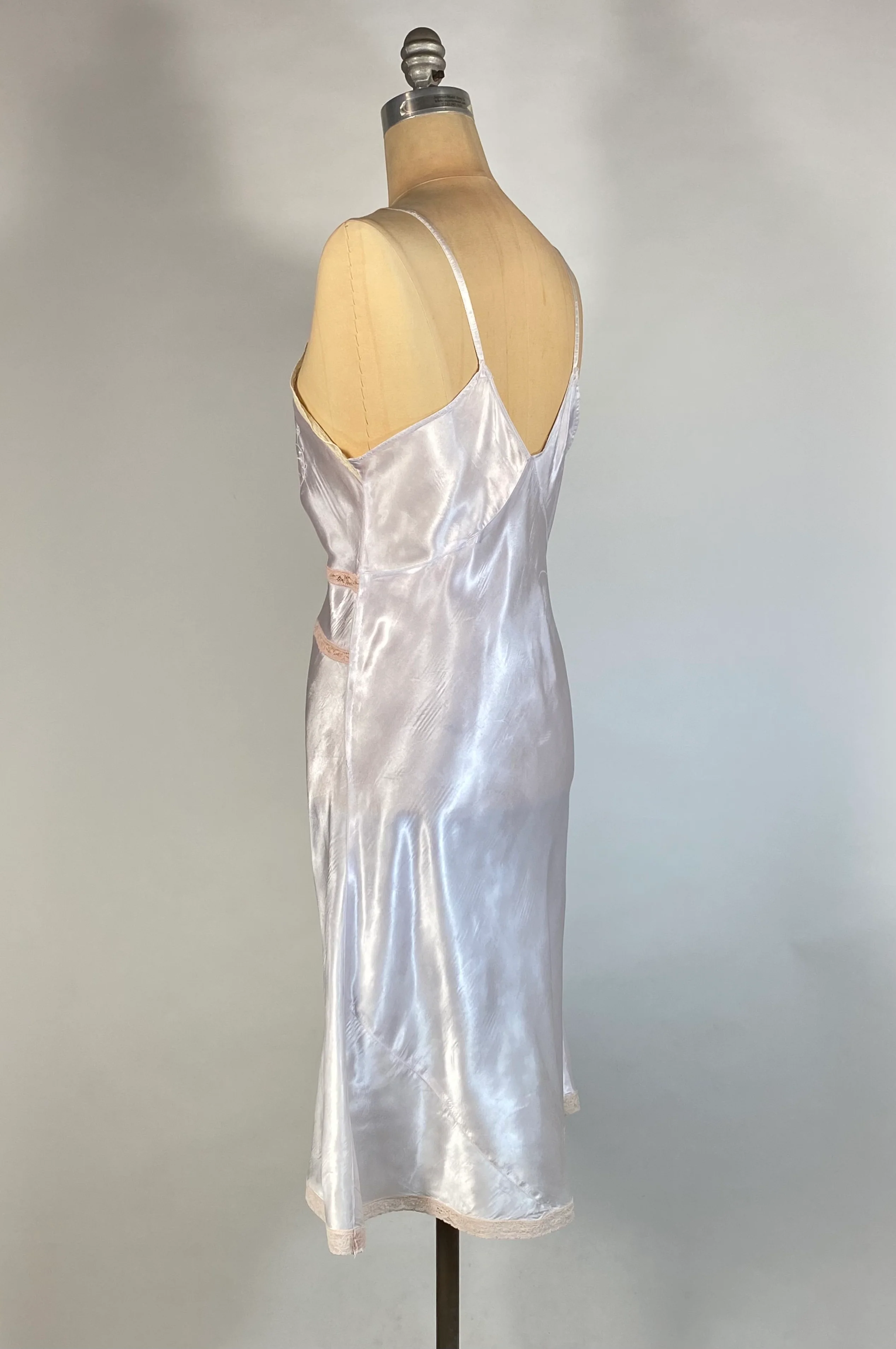30s/40s Pale Pink Shiny Satin And Lace Bias Cut Slip - Image 5