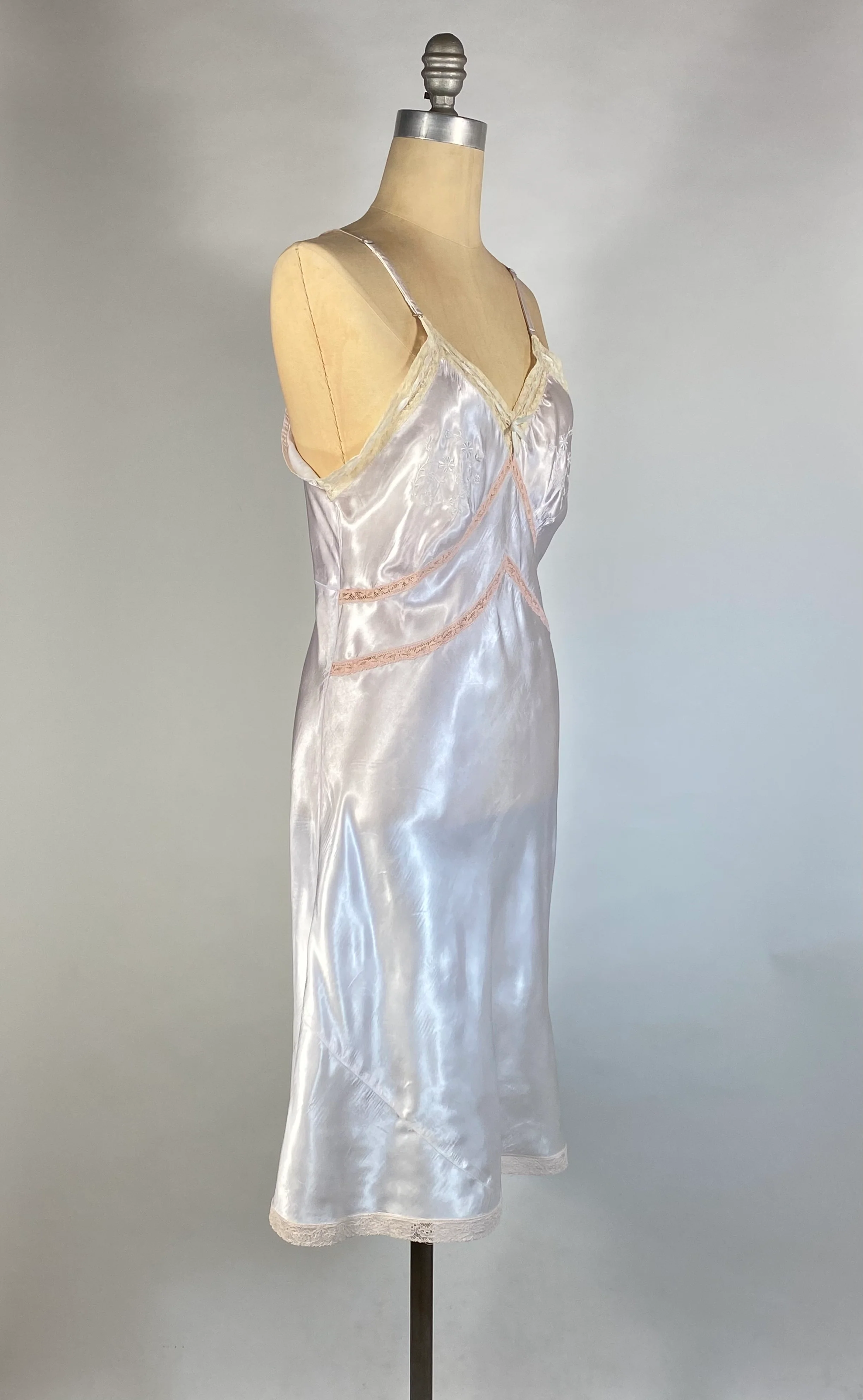 30s/40s Pale Pink Shiny Satin And Lace Bias Cut Slip - Image 8