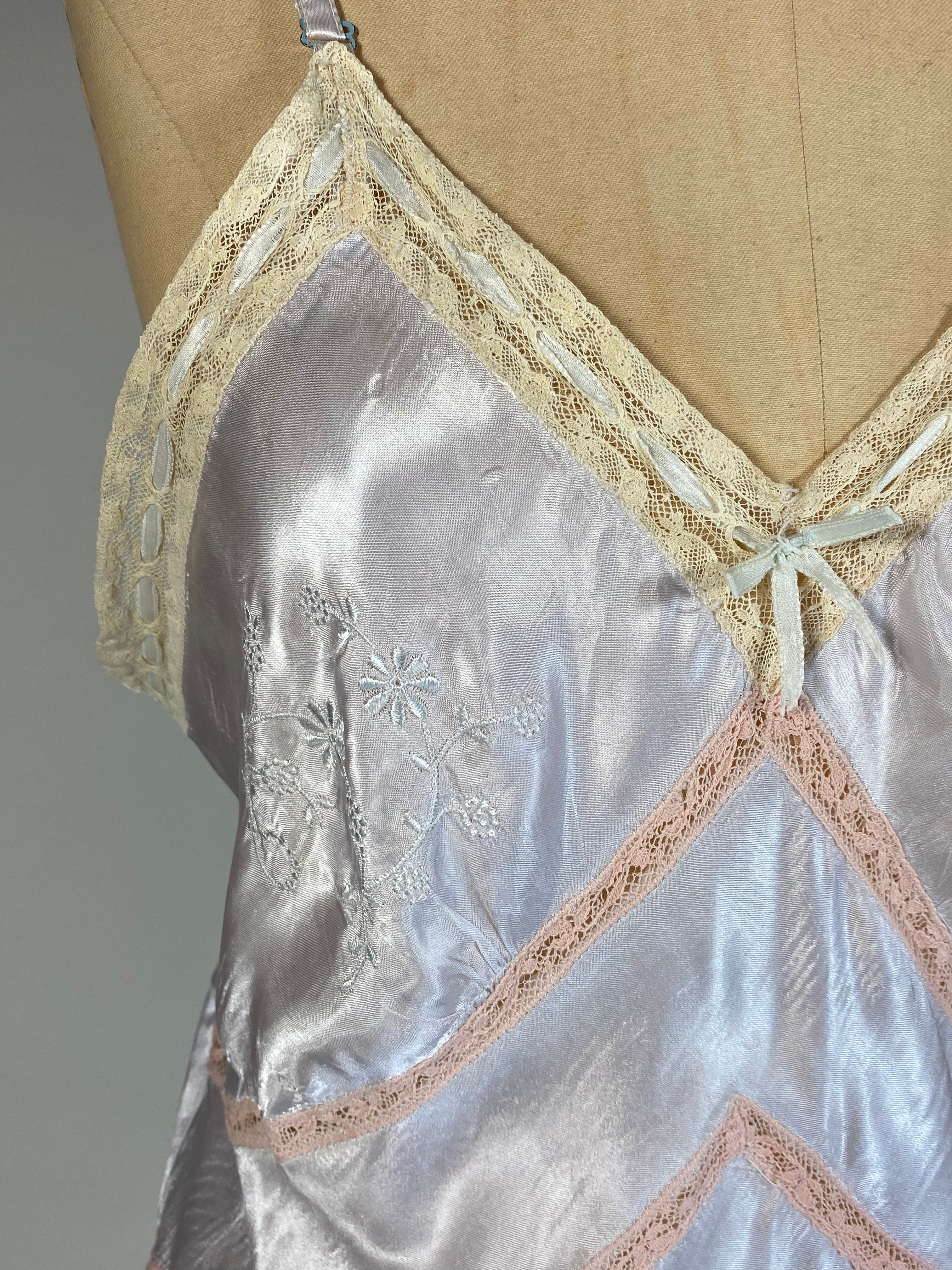 30s/40s Pale Pink Shiny Satin And Lace Bias Cut Slip - Image 9