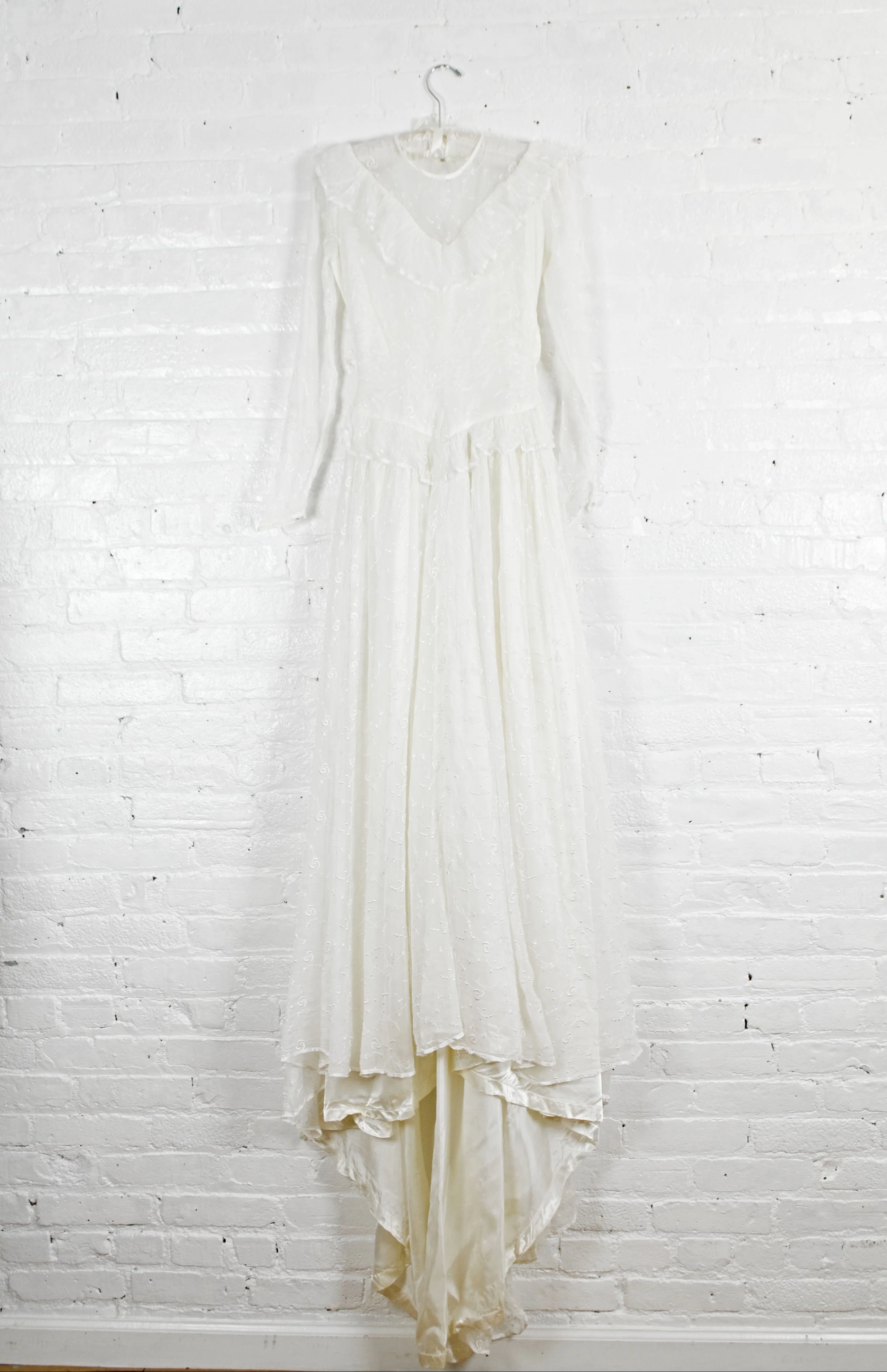 30s/40s Simple Lace Embroidered Wedding Gown Pettite - Image 6