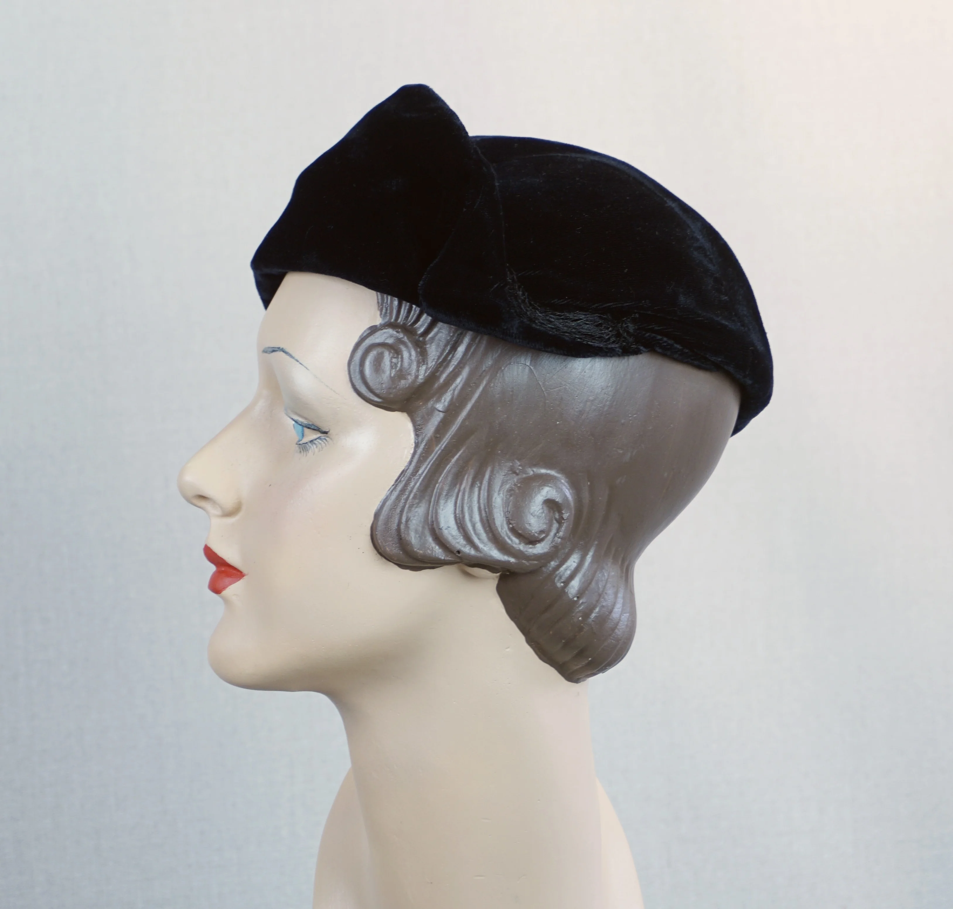 30s Black Velvet Asymmetrical Hat Rhinestone Brooch - Image 4