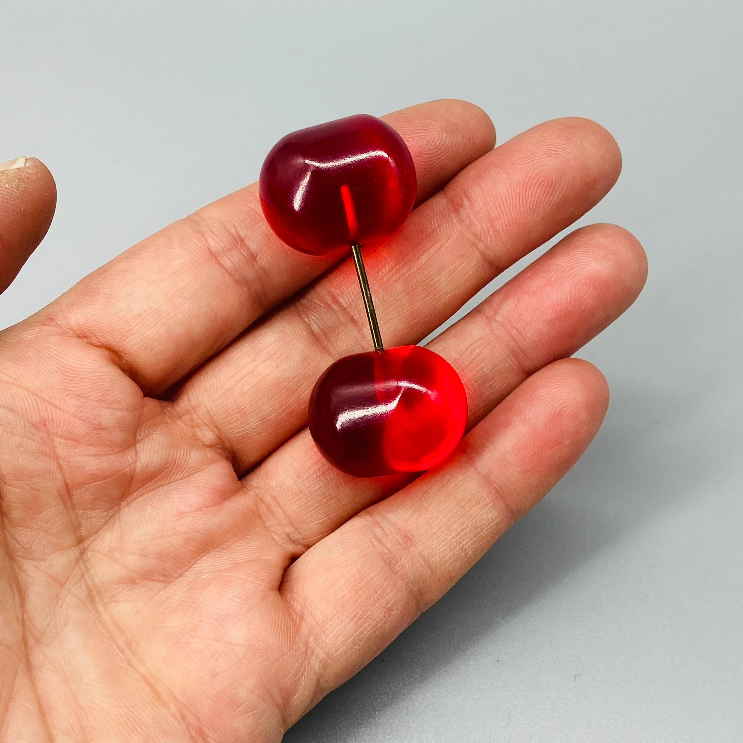 30s Cherry Red Lucite Jabot Pin For Hat Shawl, Lapel - Image 4
