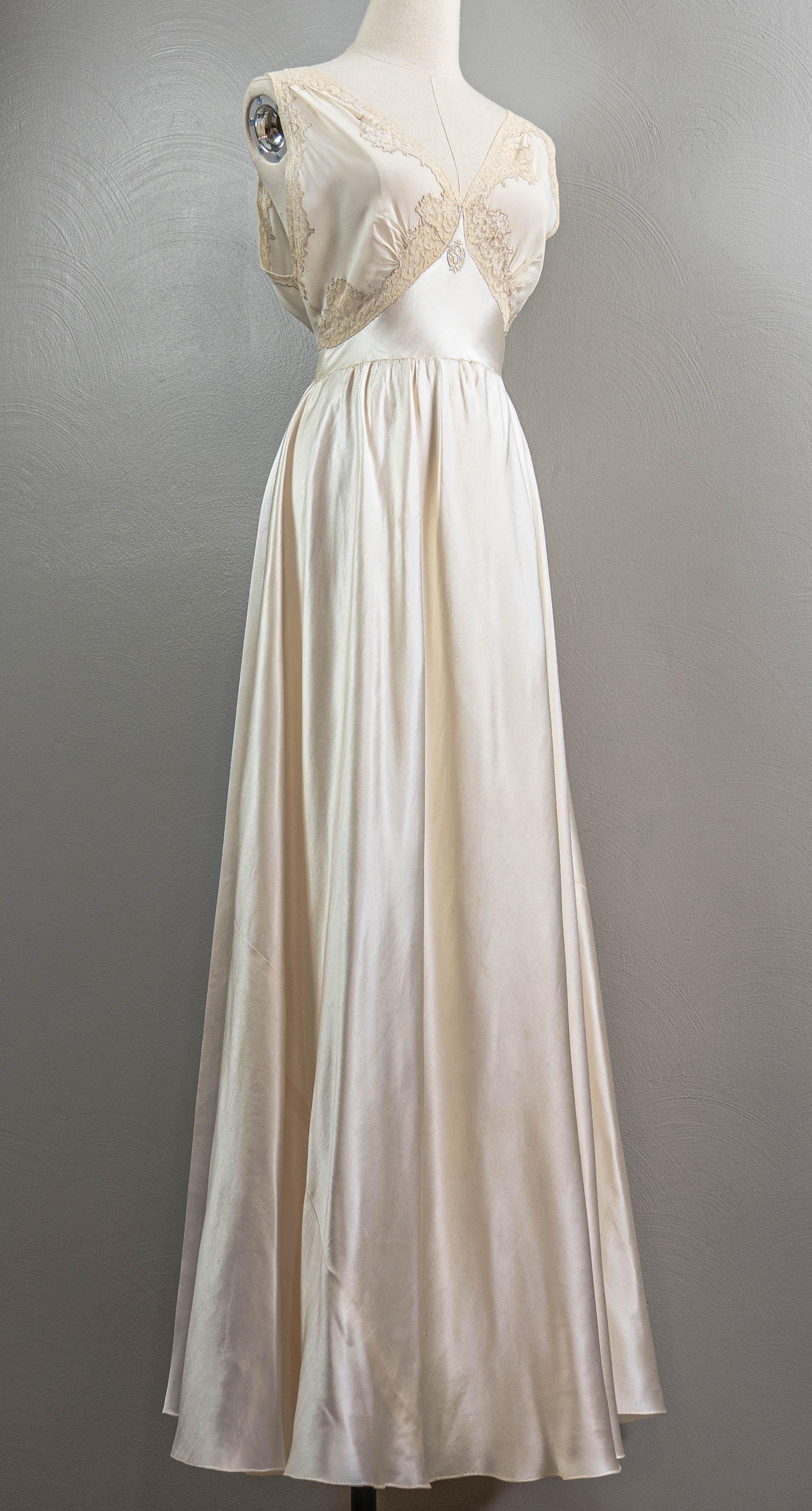 30s Luxurious White Silk And Lace Nightgown Sheer Top - Image 6
