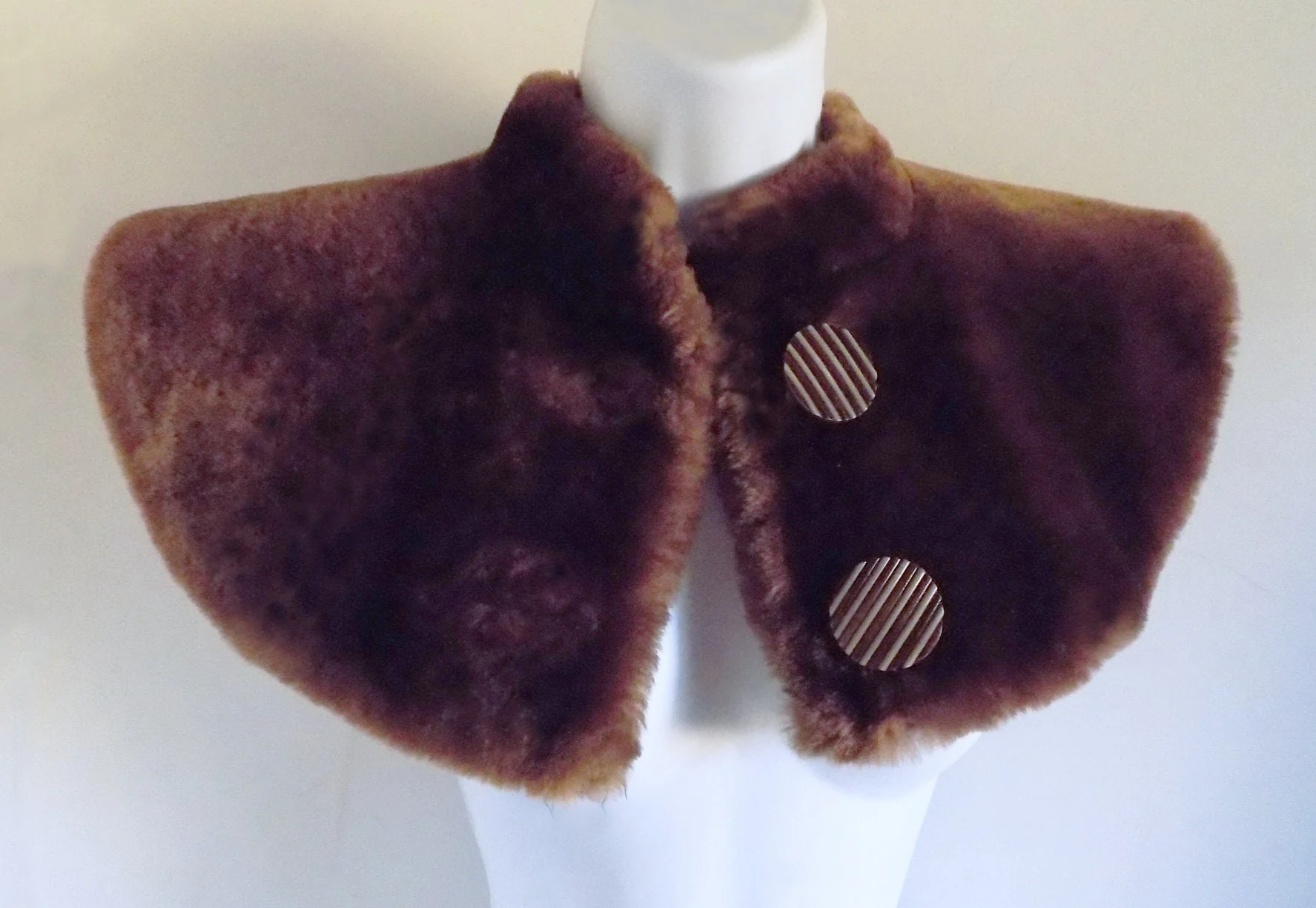 30s Rare Art Deco Mouton Lamb Fur Collar with Plastic Art Deco Buttons Shawl Neckwarmer - Image 4