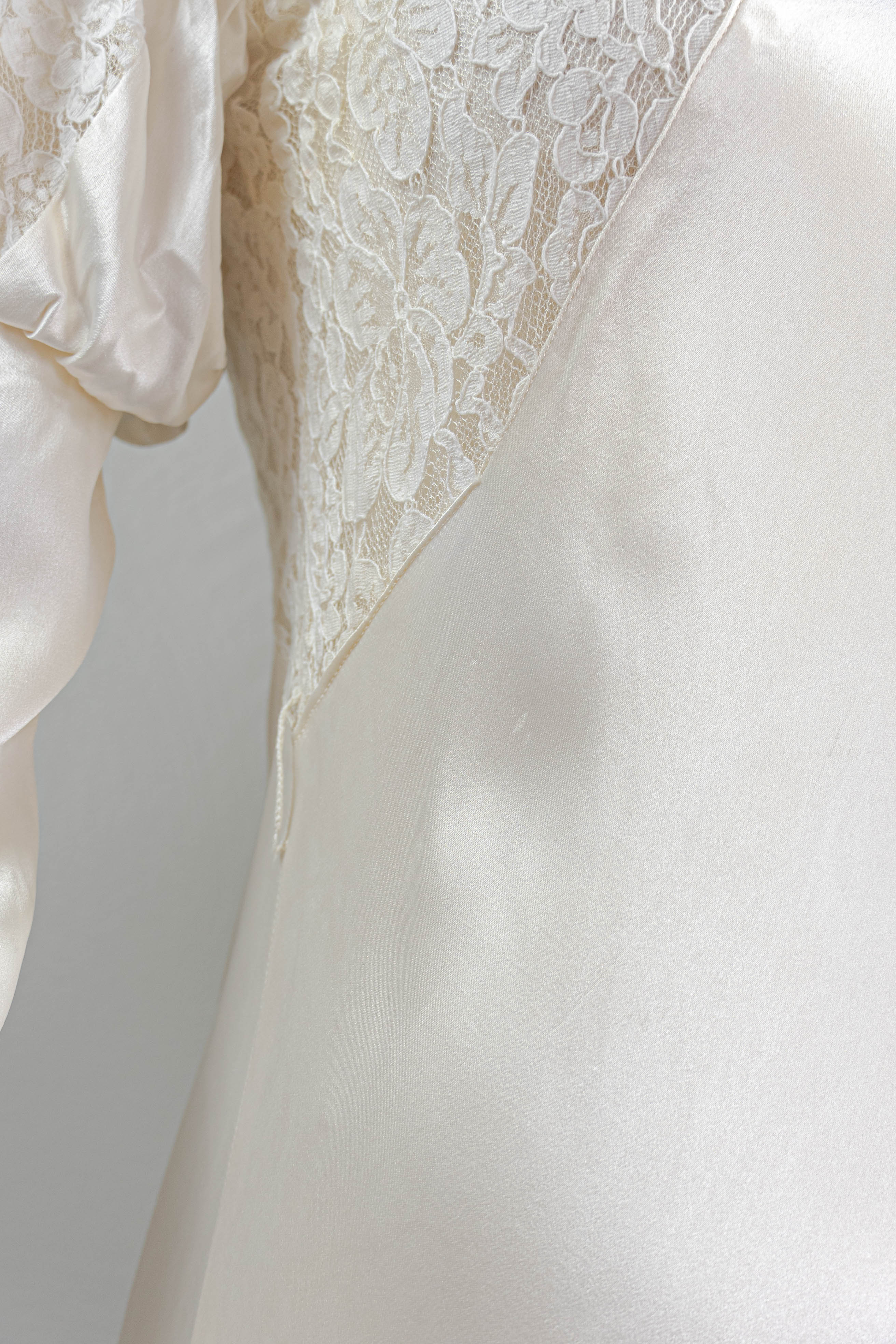 30s White Crepe Back Stain Wedding Gown Lace Top - Image 3