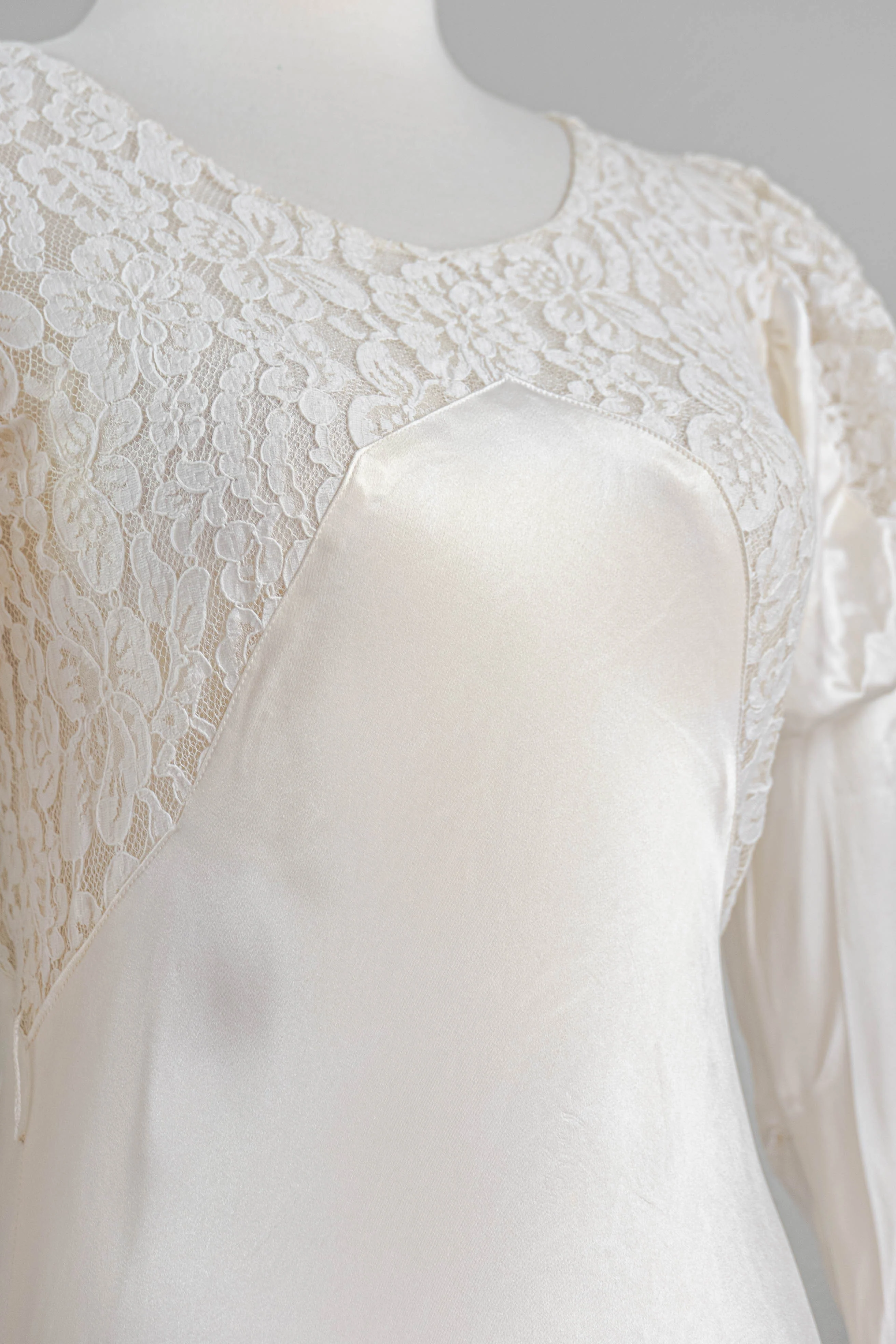 30s White Crepe Back Stain Wedding Gown Lace Top - Image 4