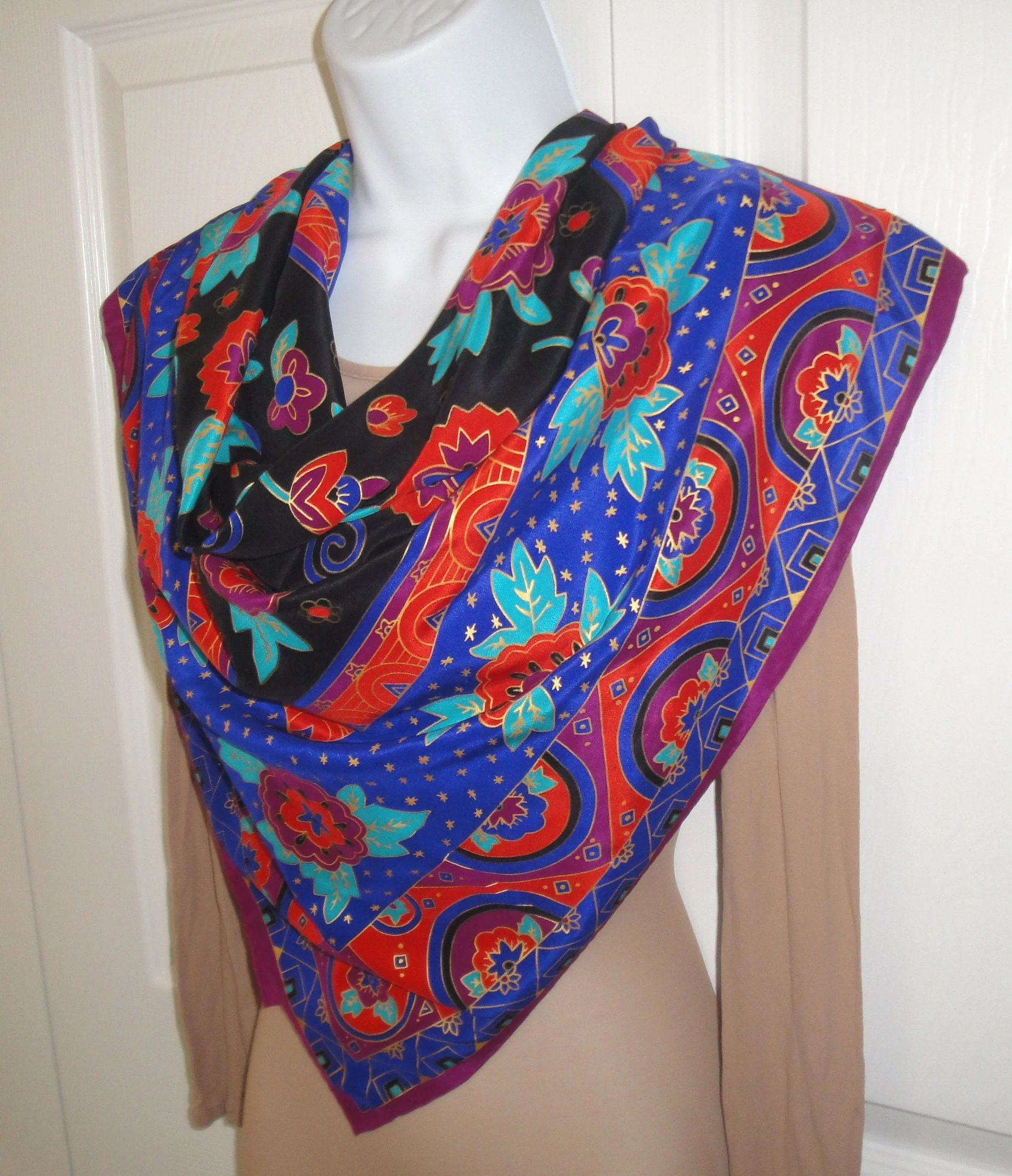 34 and 1/2 Inch Silk Scarf Elaine Gold for Collection Xiix Square Purple Orange Teal Black and Gold Stencil-Like Floral Brilliant Vtg - Image 8