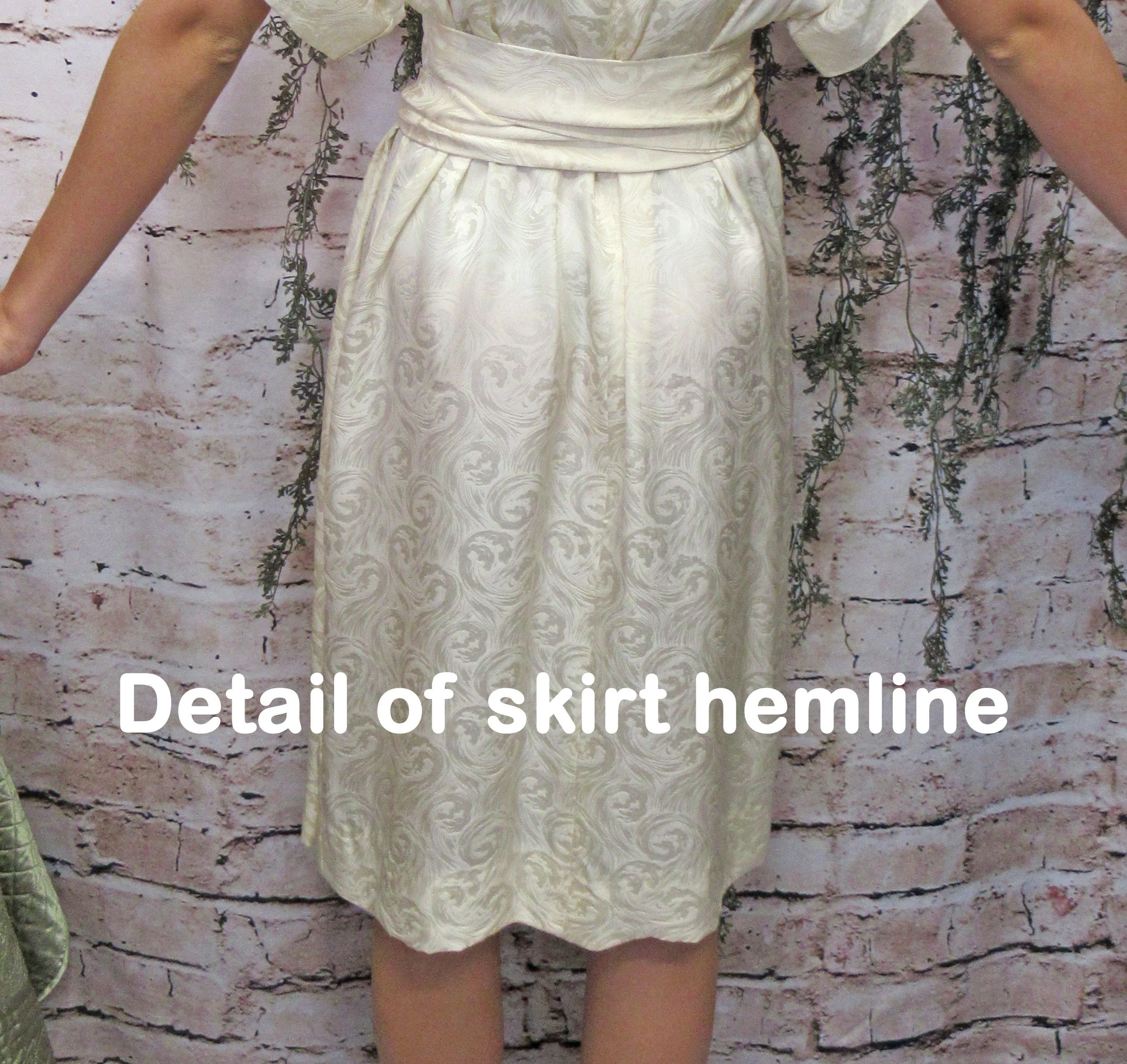 36 Bust Robe Style Dress Attached Obi Wrap Long Belt 80s Wide Sleeve V-Neck Cream White Silk Knee Length Saks 5th Avenue Label Vtg - Image 6
