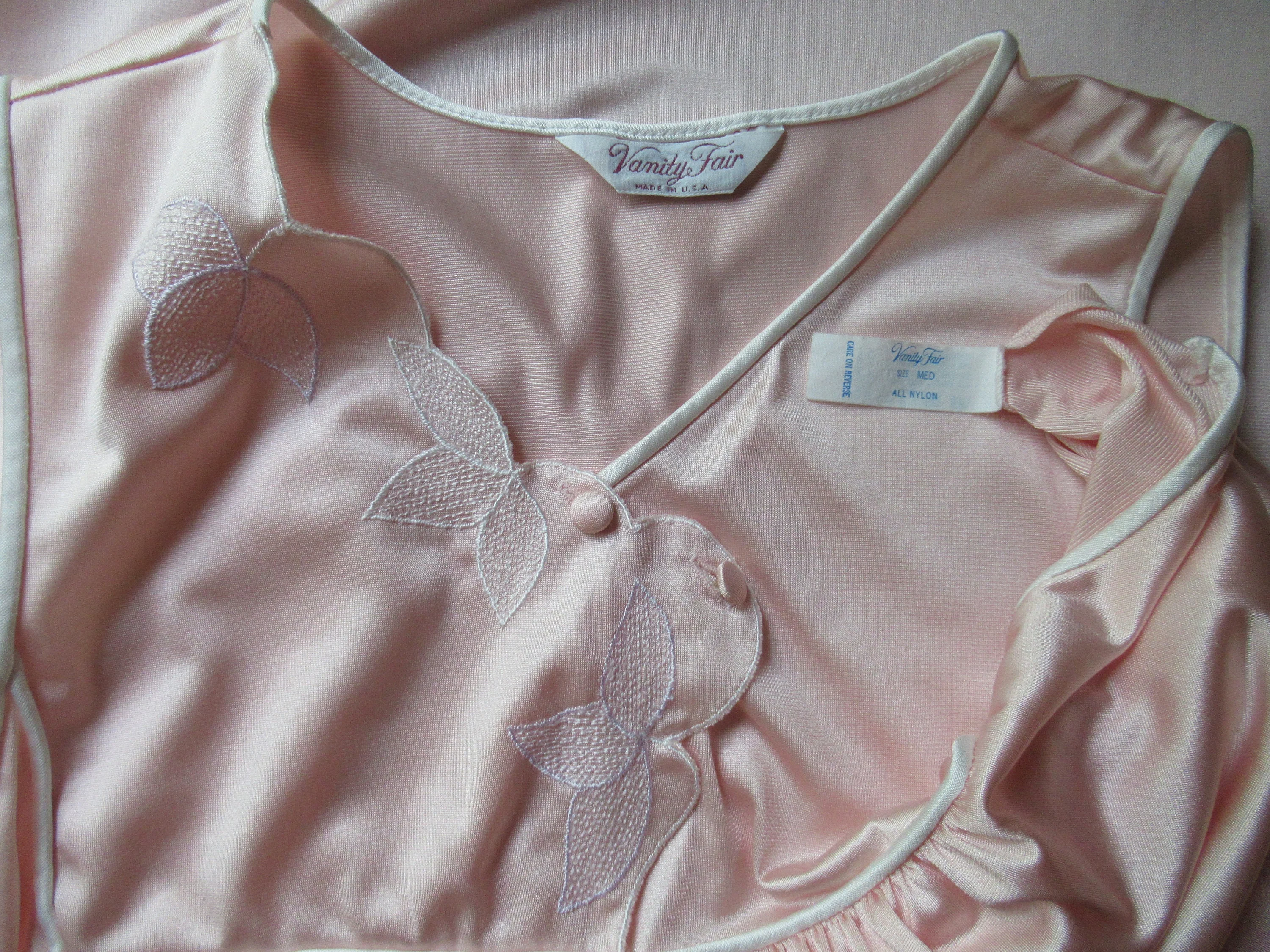 40 Bust Nightgown Embroidery Trim Yoke Knee Length, Pastel Pink Nylon Vintage Sz Med, Sleeveless, A-Line Classic, Made In Usa by Vanity Fair - Image 4