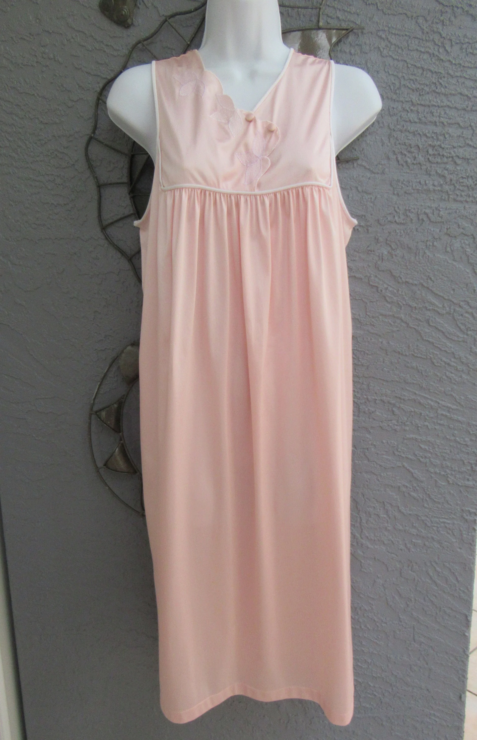 40 Bust Nightgown Embroidery Trim Yoke Knee Length, Pastel Pink Nylon Vintage Sz Med, Sleeveless, A-Line Classic, Made In Usa by Vanity Fair - Image 8