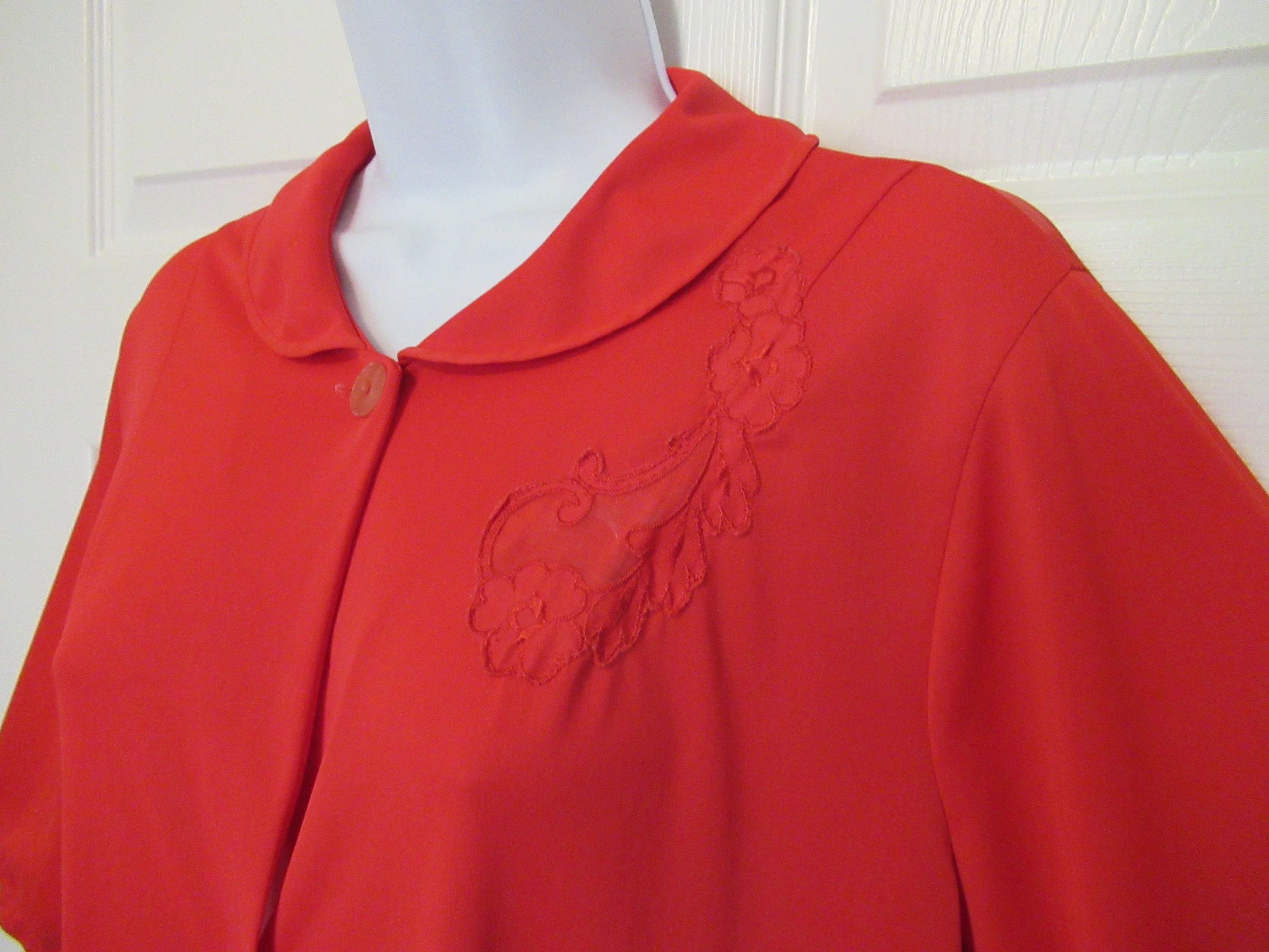 40 Bust Sz Med Robe Quality Lingerie Logo Red Nylon Quarter Length Sleeve Peter Pan Collar Floral Lace Button Front and Pocket Made In Usa by Lorraine - Image 4