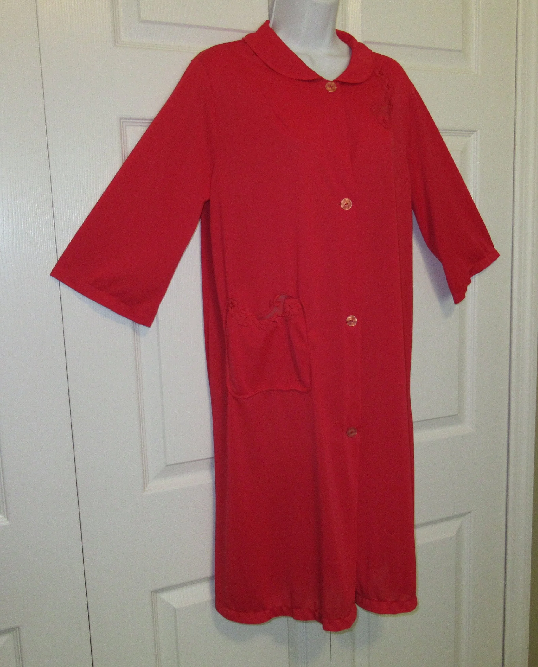 40 Bust Sz Med Robe Quality Lingerie Logo Red Nylon Quarter Length Sleeve Peter Pan Collar Floral Lace Button Front and Pocket Made In Usa by Lorraine - Image 5