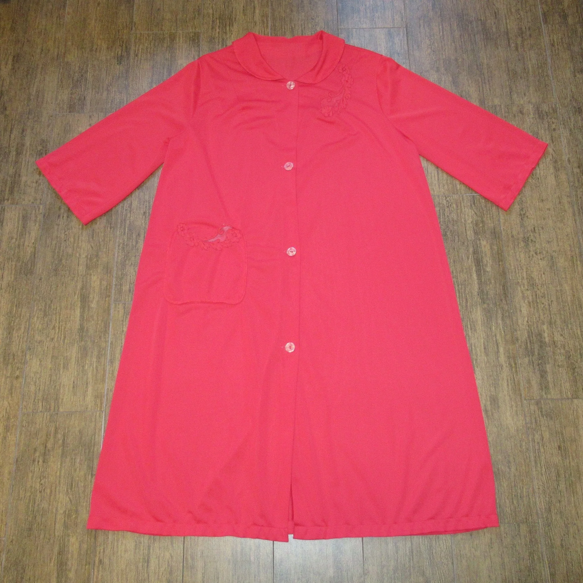 40 Bust Sz Med Robe Quality Lingerie Logo Red Nylon Quarter Length Sleeve Peter Pan Collar Floral Lace Button Front and Pocket Made In Usa by Lorraine - Image 7
