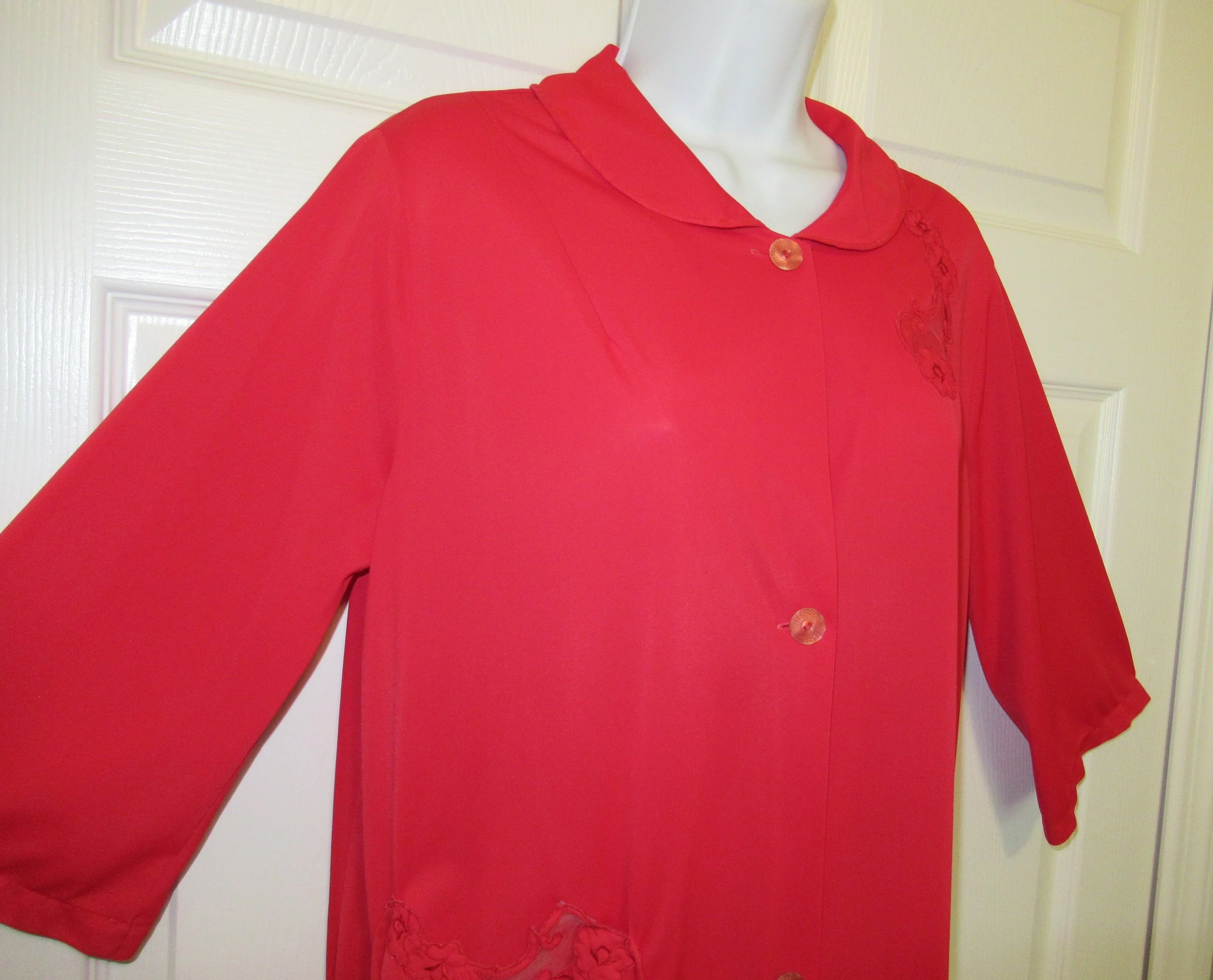 40 Bust Sz Med Robe Quality Lingerie Logo Red Nylon Quarter Length Sleeve Peter Pan Collar Floral Lace Button Front and Pocket Made In Usa by Lorraine - Image 9
