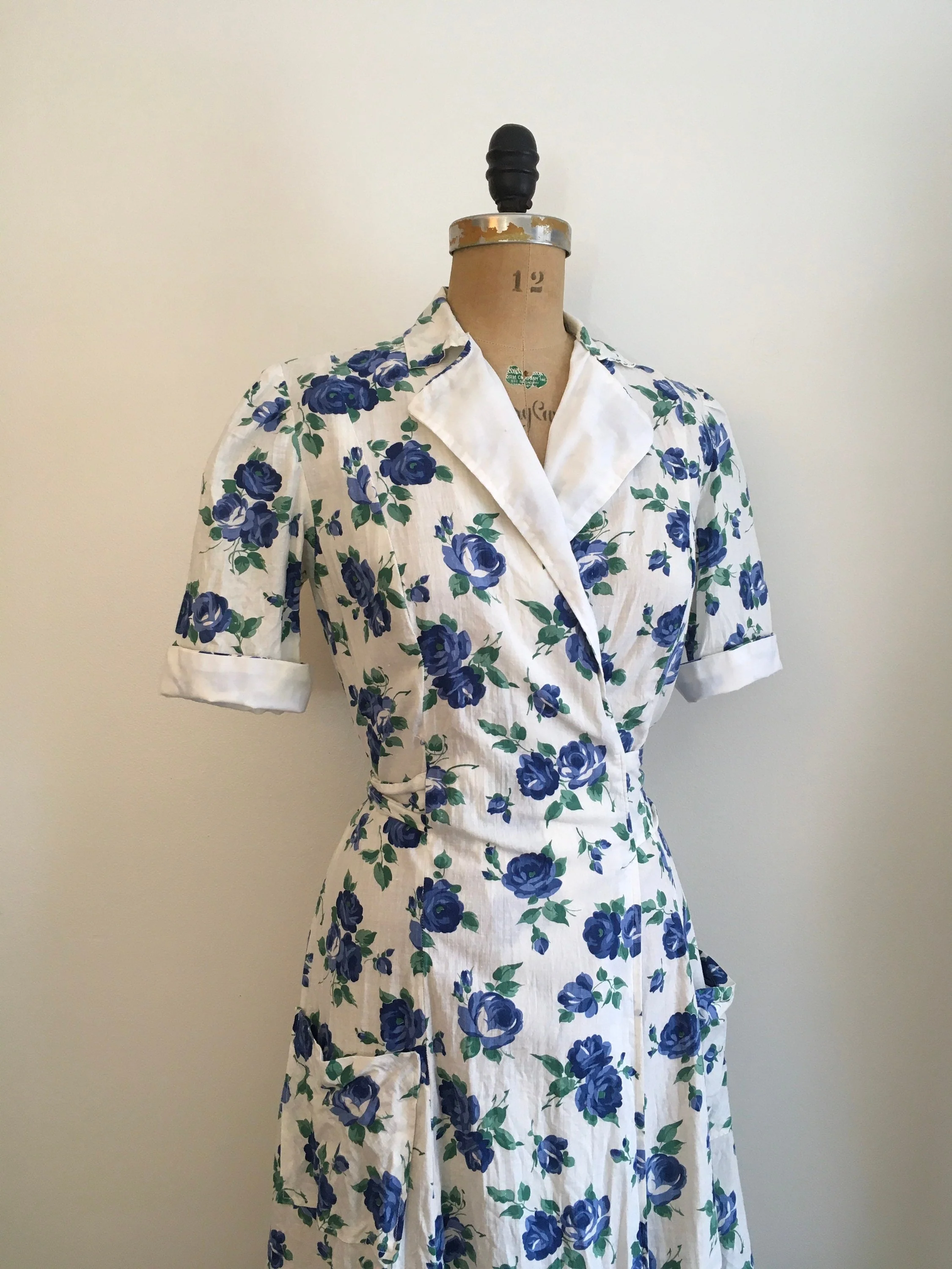40’s-50’s Blue Rose Print Wrap House Dress - Image 4