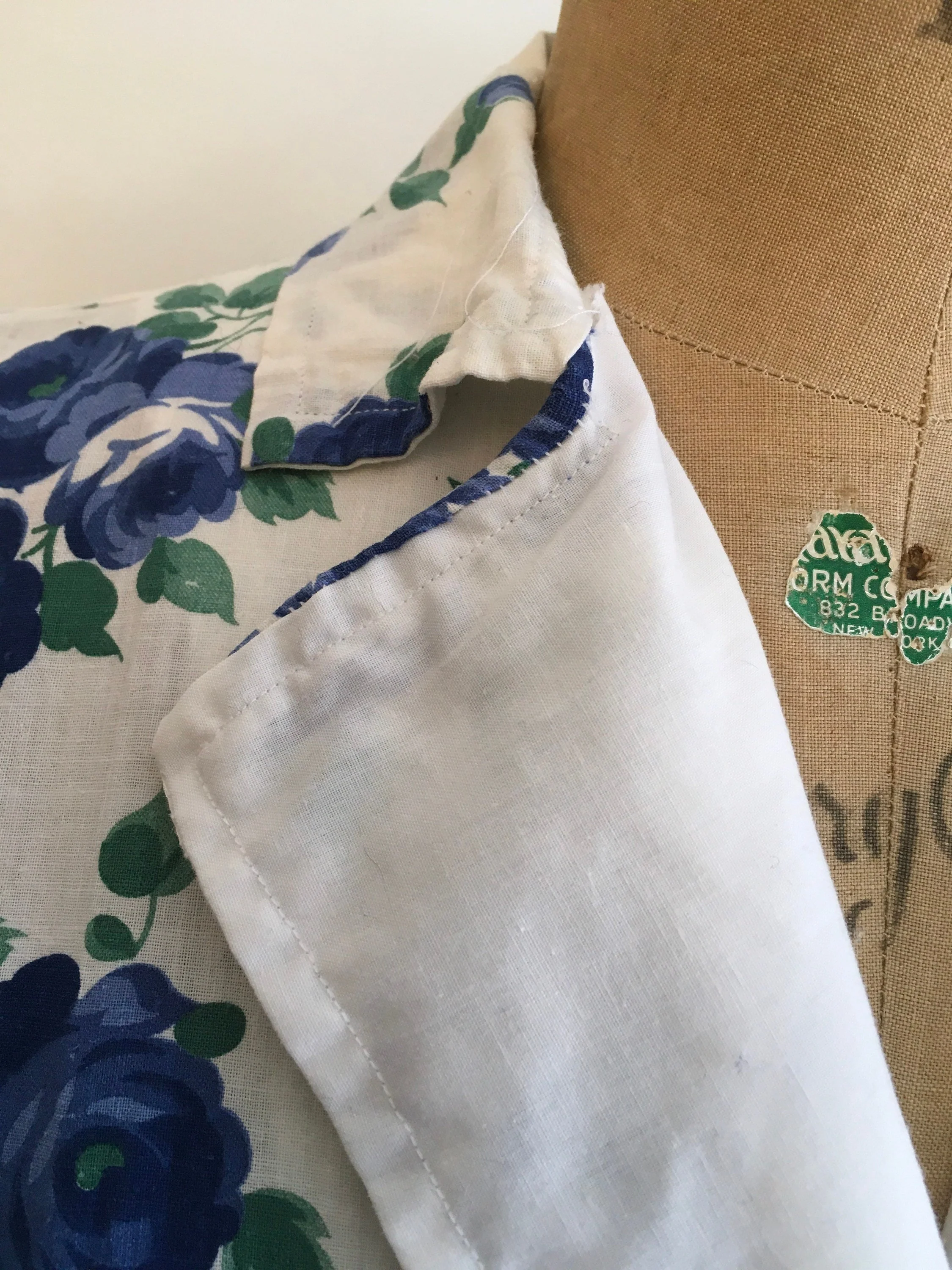 40’s-50’s Blue Rose Print Wrap House Dress - Image 6