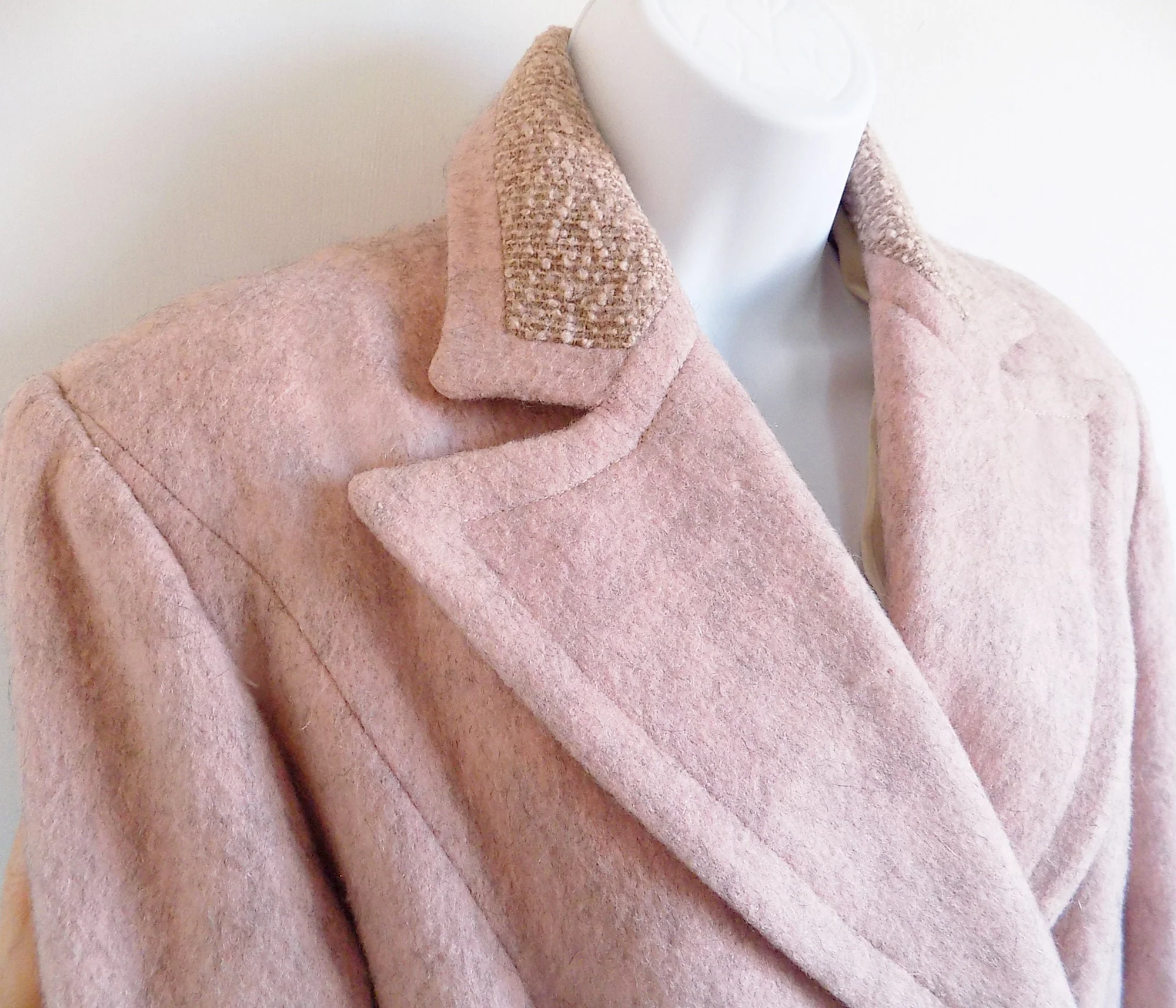 40s 50s Atomic Rockabilly Woman's Pink Wool Jacket Mohair Styline Mid Century Gray Slubbed Collar Buttons and Pocket Flecks - Image 2