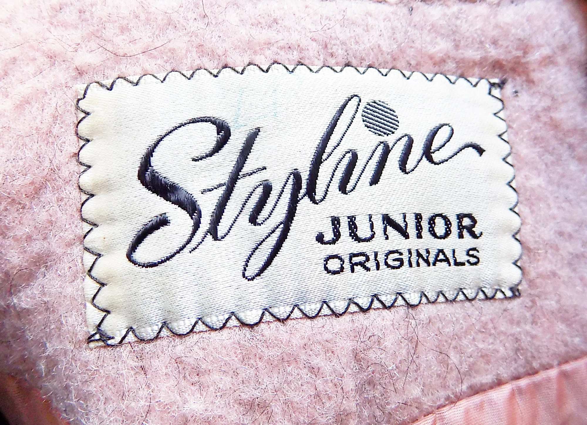 40s 50s Atomic Rockabilly Woman's Pink Wool Jacket Mohair Styline Mid Century Gray Slubbed Collar Buttons and Pocket Flecks - Image 8