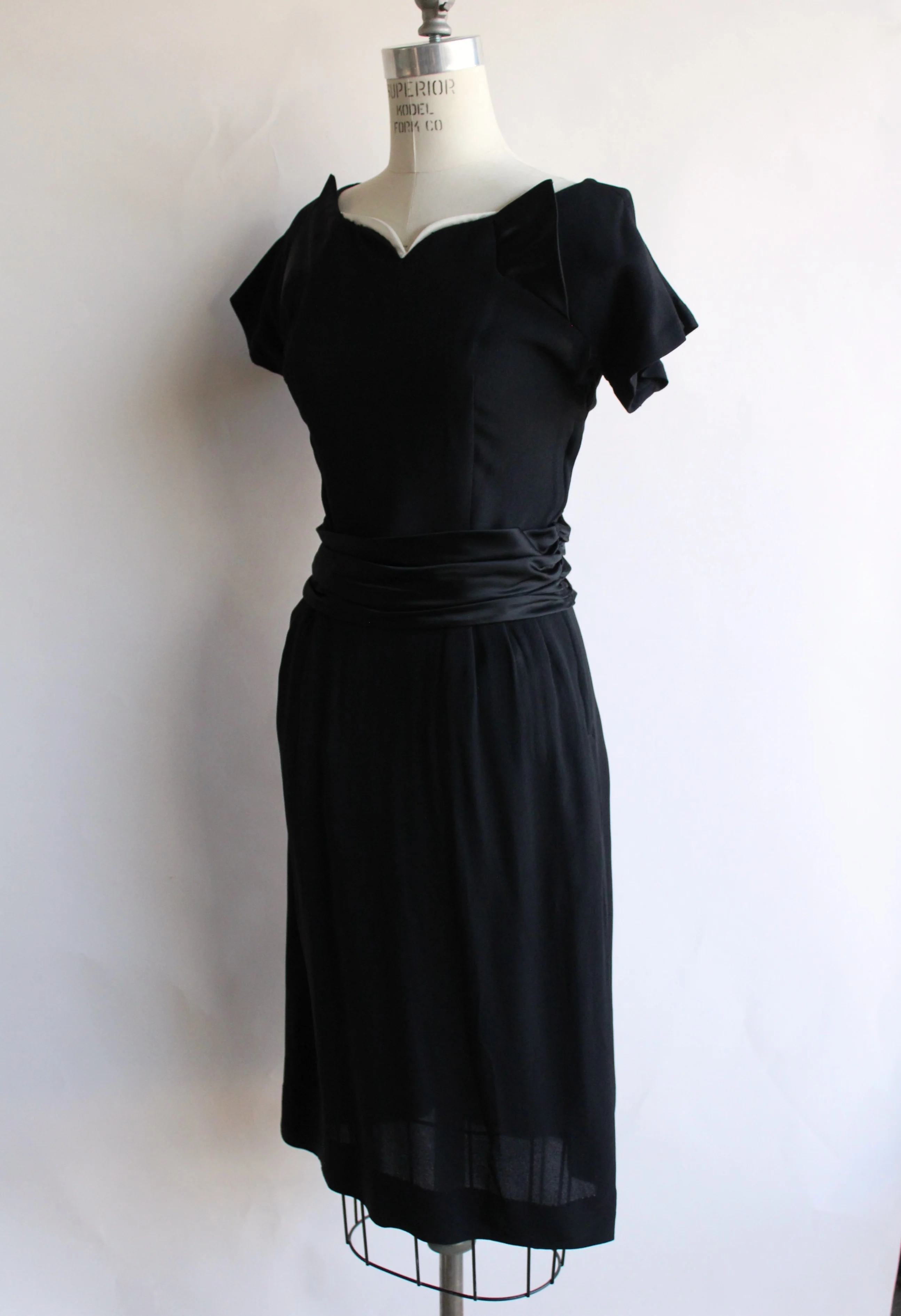 40s/50s Black Rayon Dress With Sweetheart Neckline - Image 5