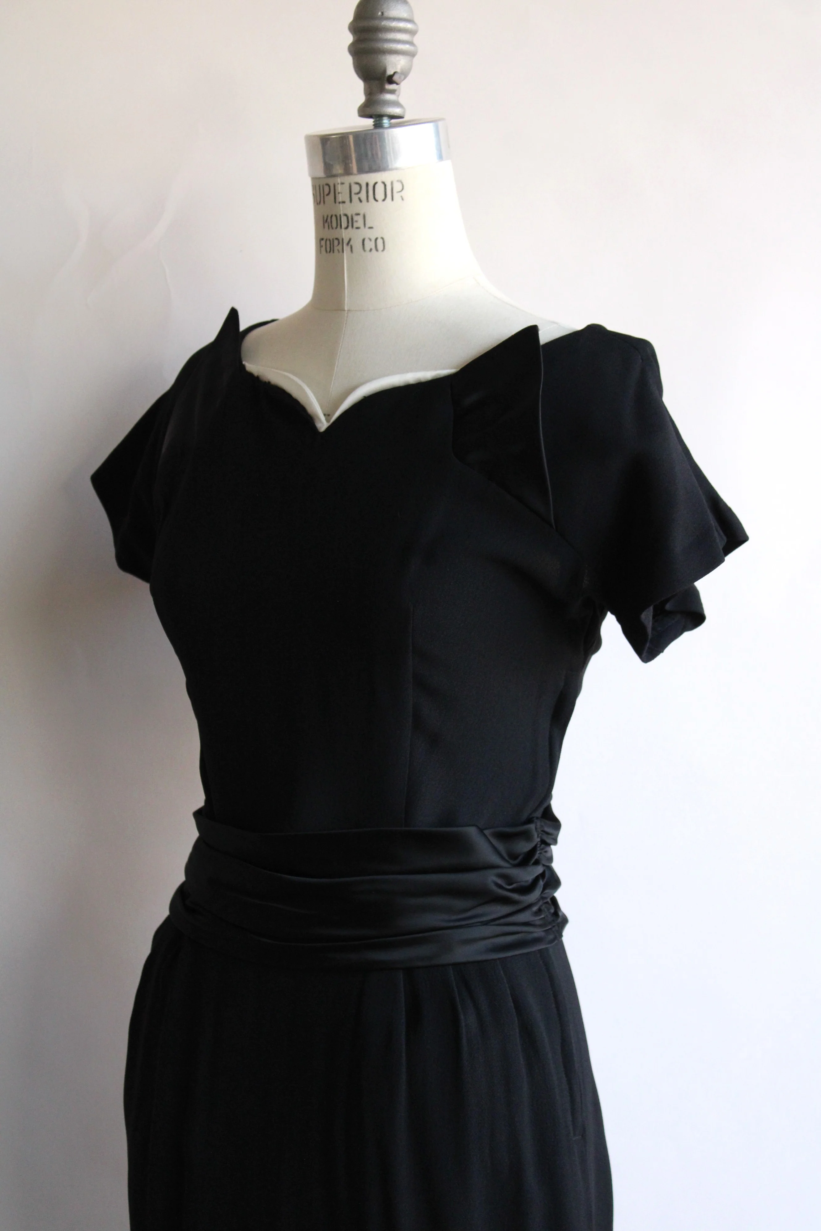 40s/50s Black Rayon Dress With Sweetheart Neckline - Image 6