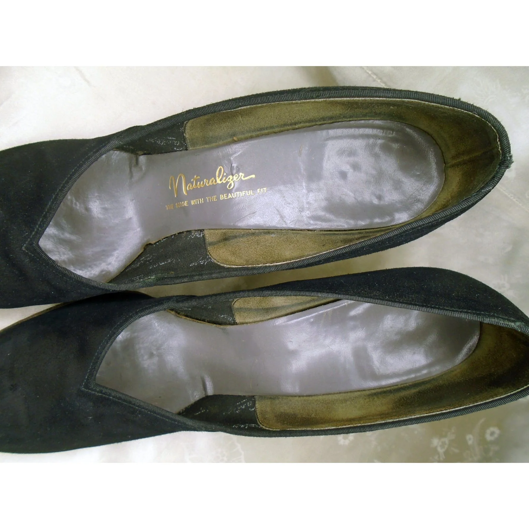 40s/50s Black Suede Baby Doll Pumps - Sweetheart Vamp By Naturalizer - Image 7