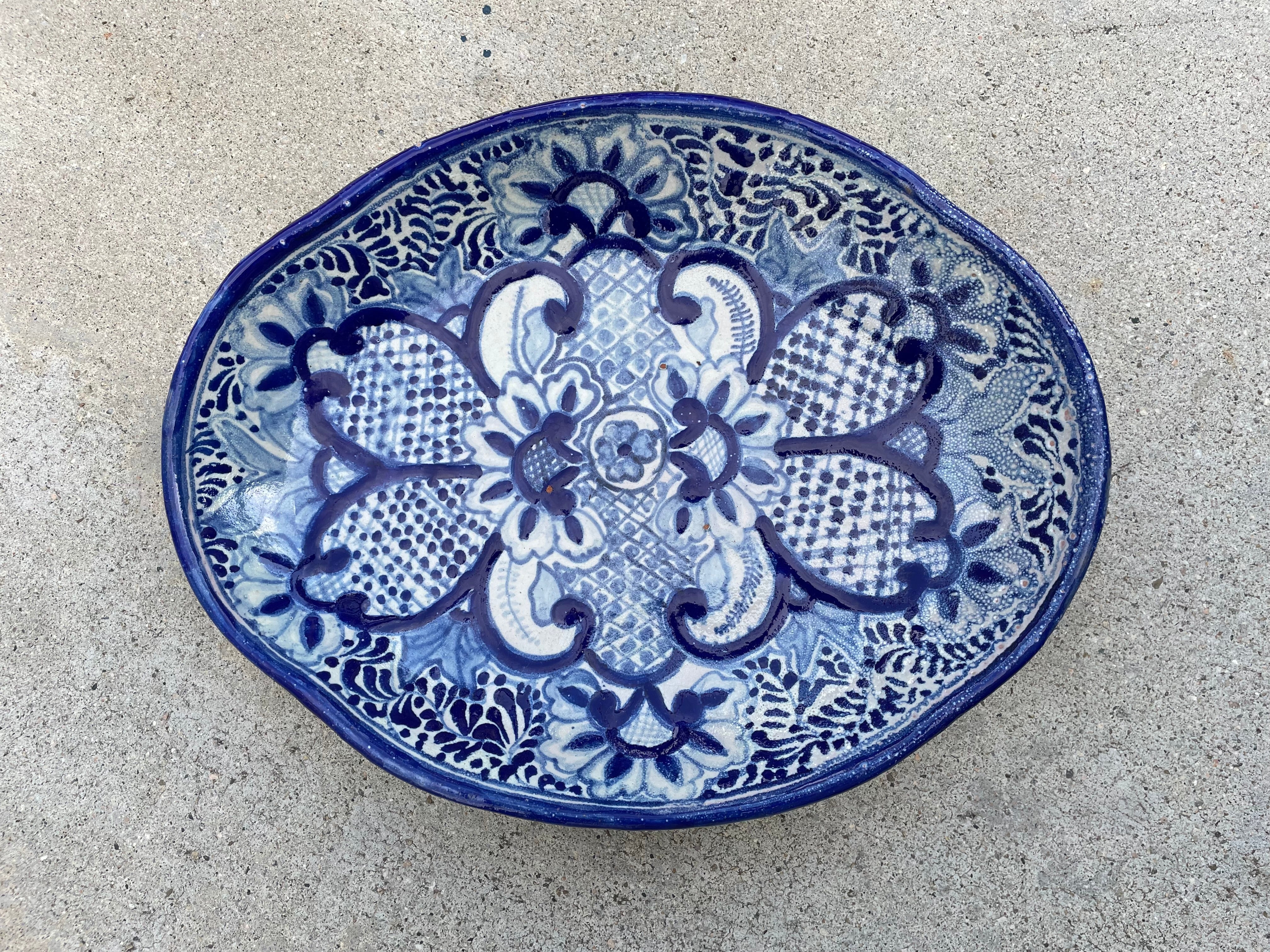 40s/50s Blue And White Painted Pottery Serving Puebla - Image 9