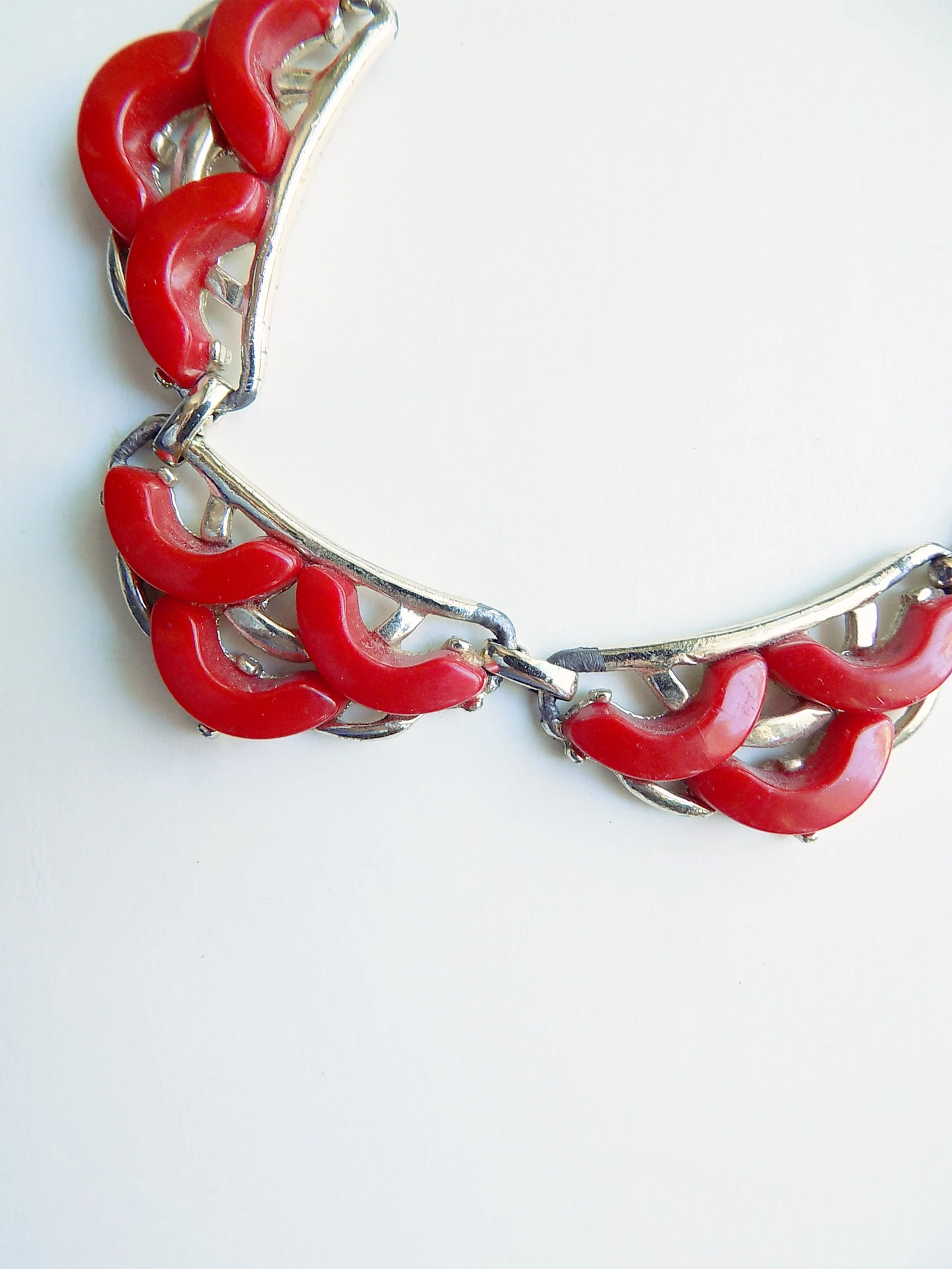 40s 50s Metal and Plastic Art Deco Necklace Gold Tone Plated Metal No Markings Red Gold Adjustable - Image 3