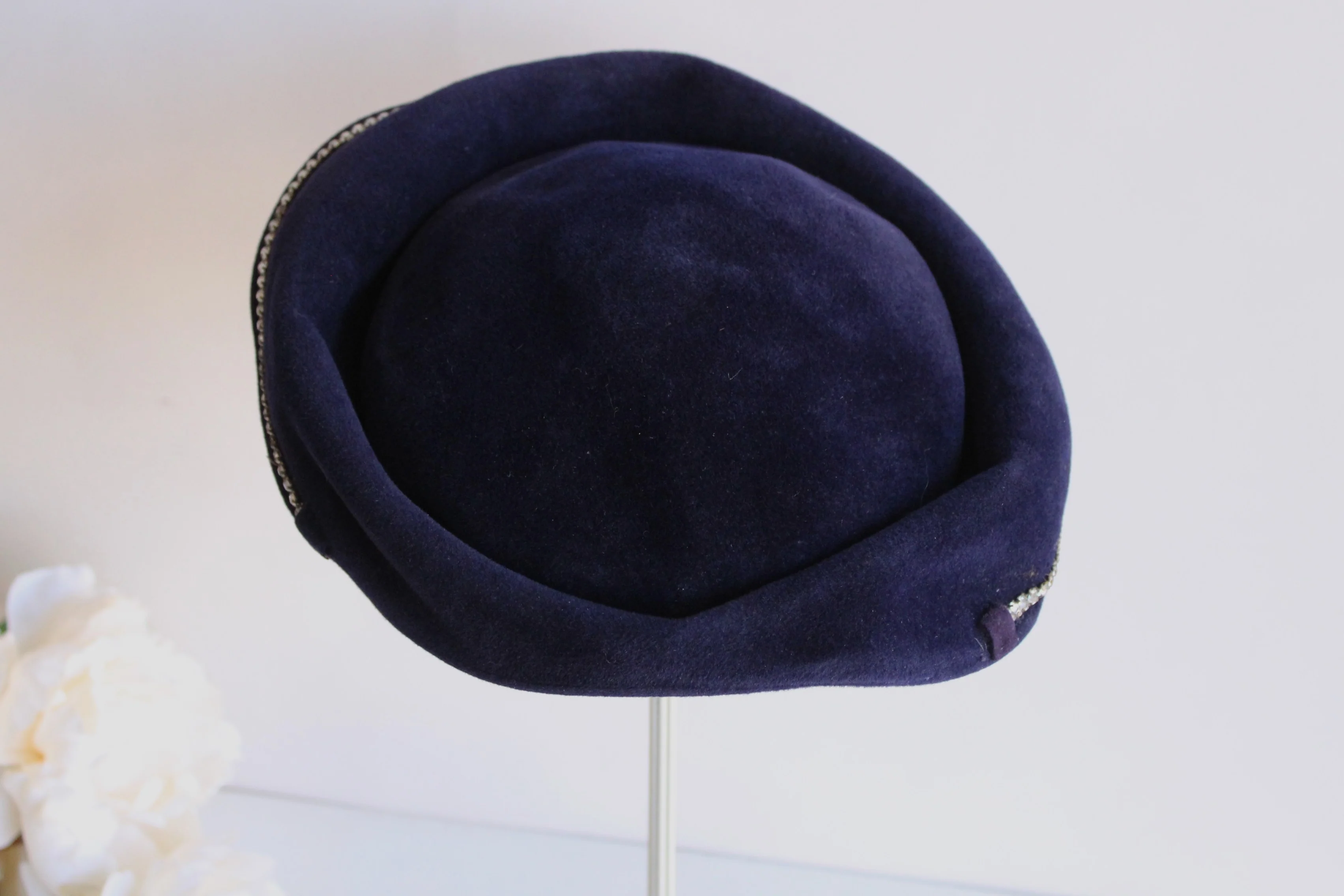 40s/50s Navy Blue Hat With Rhinestone Trim By Merrimac - Image 7