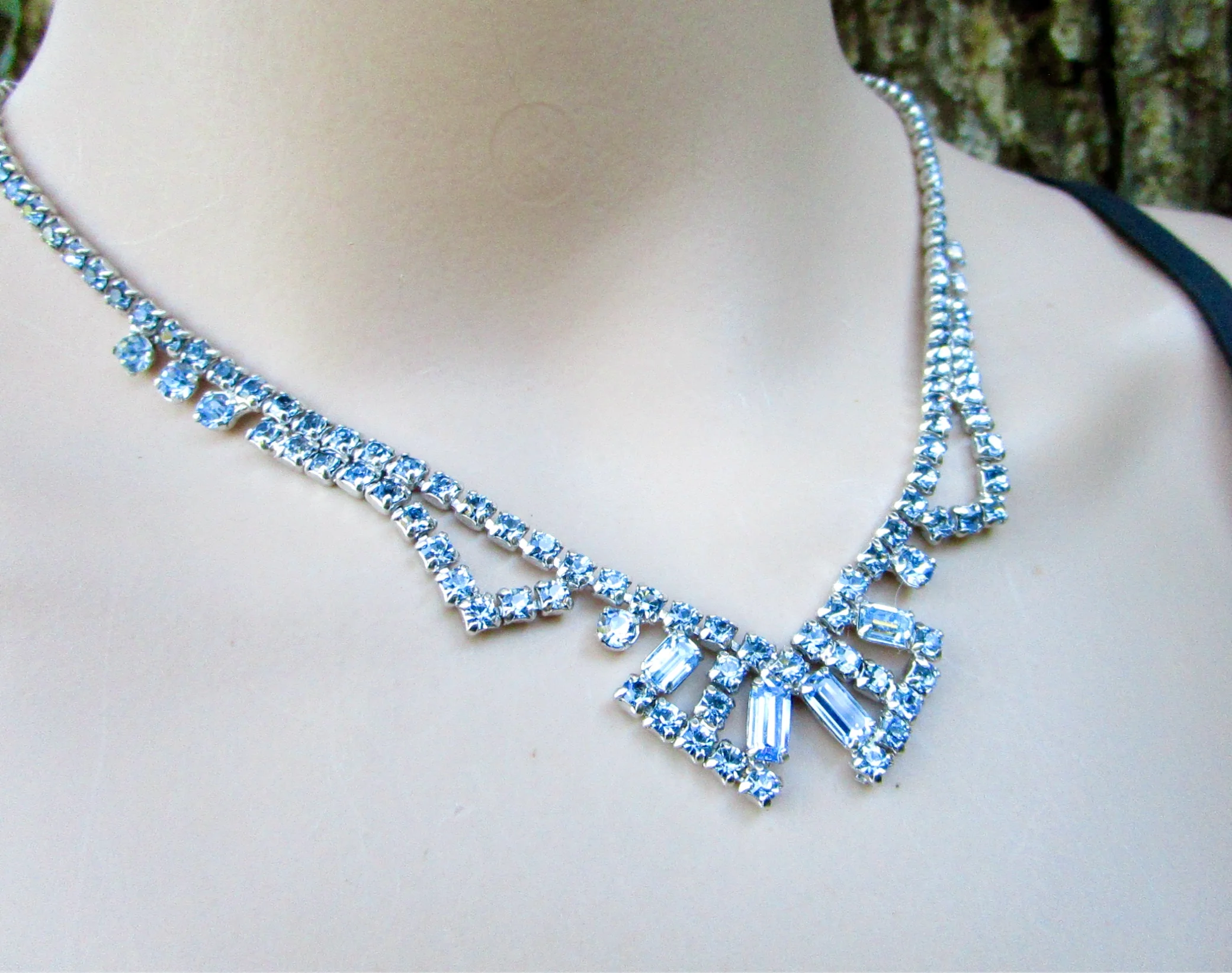 40s/50s Pale Blue Rhinestone Necklace - Image 3
