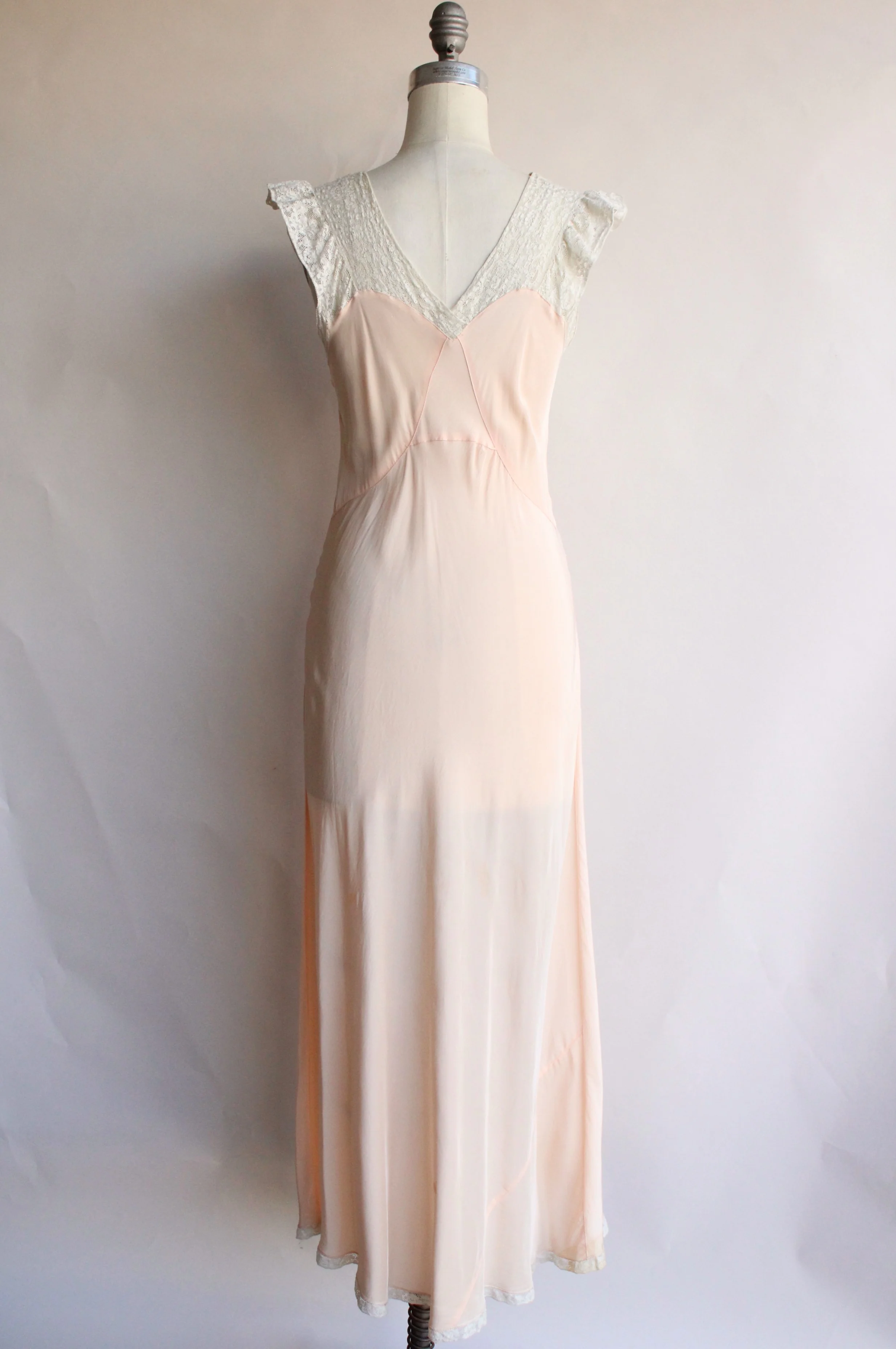 40s/50s Pink Satin And White Lace Nightgown - Image 10