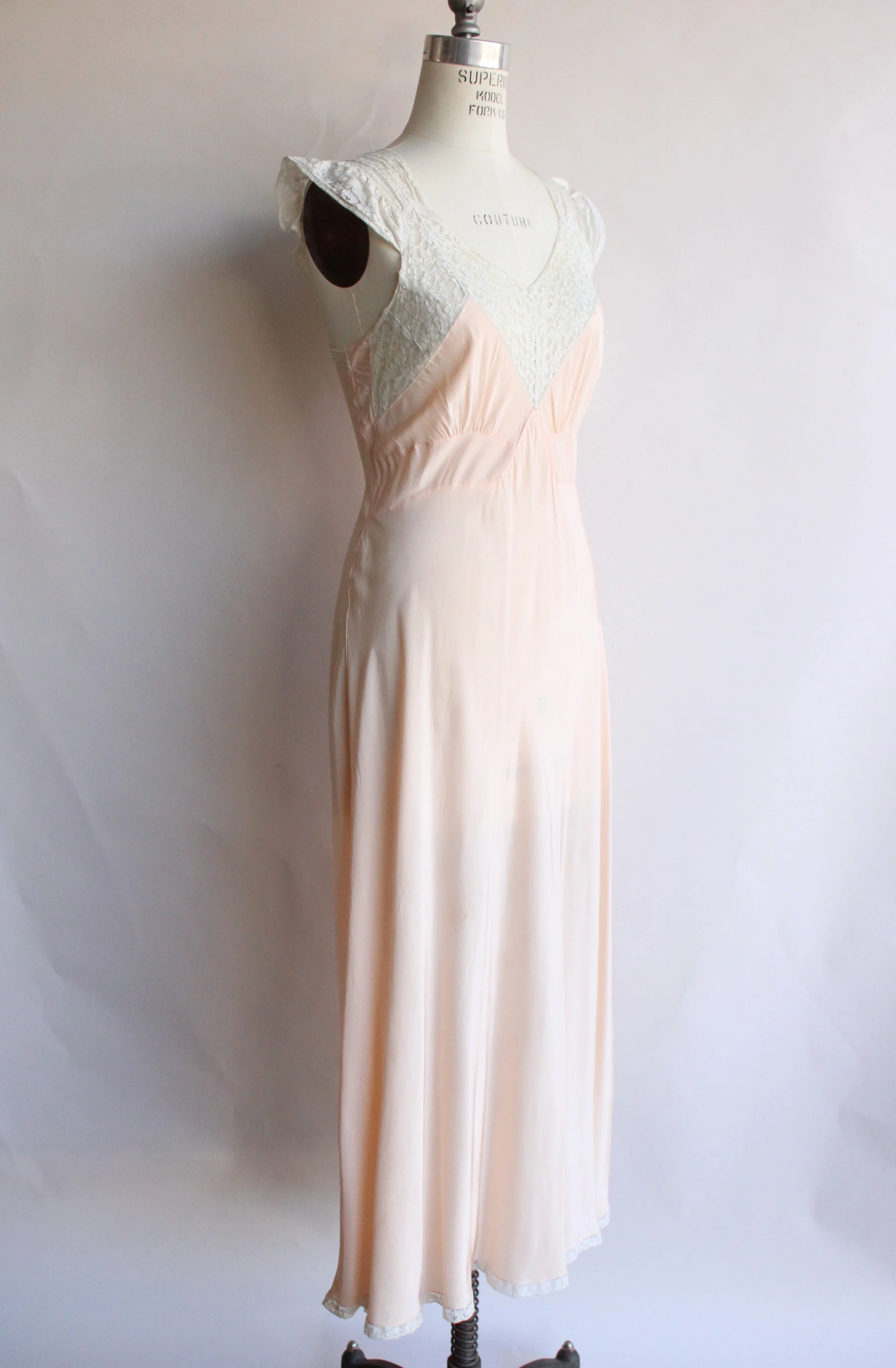 40s/50s Pink Satin And White Lace Nightgown - Image 6