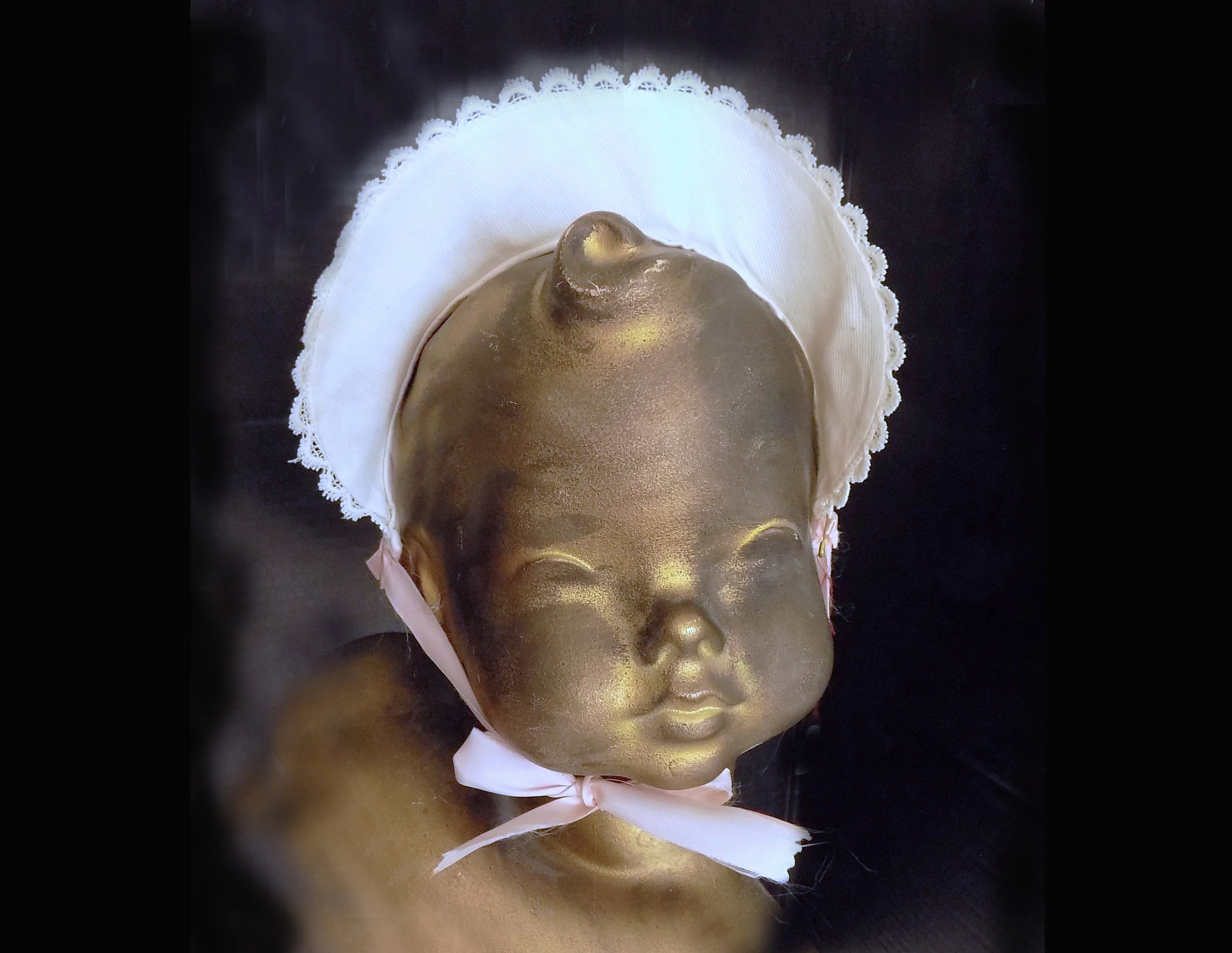 40s-50s Rare White Cotton Baby Bonnet with Pink Satin Tie Pearl Buttons and Pink Rose Doll Bear Baby - Image 2