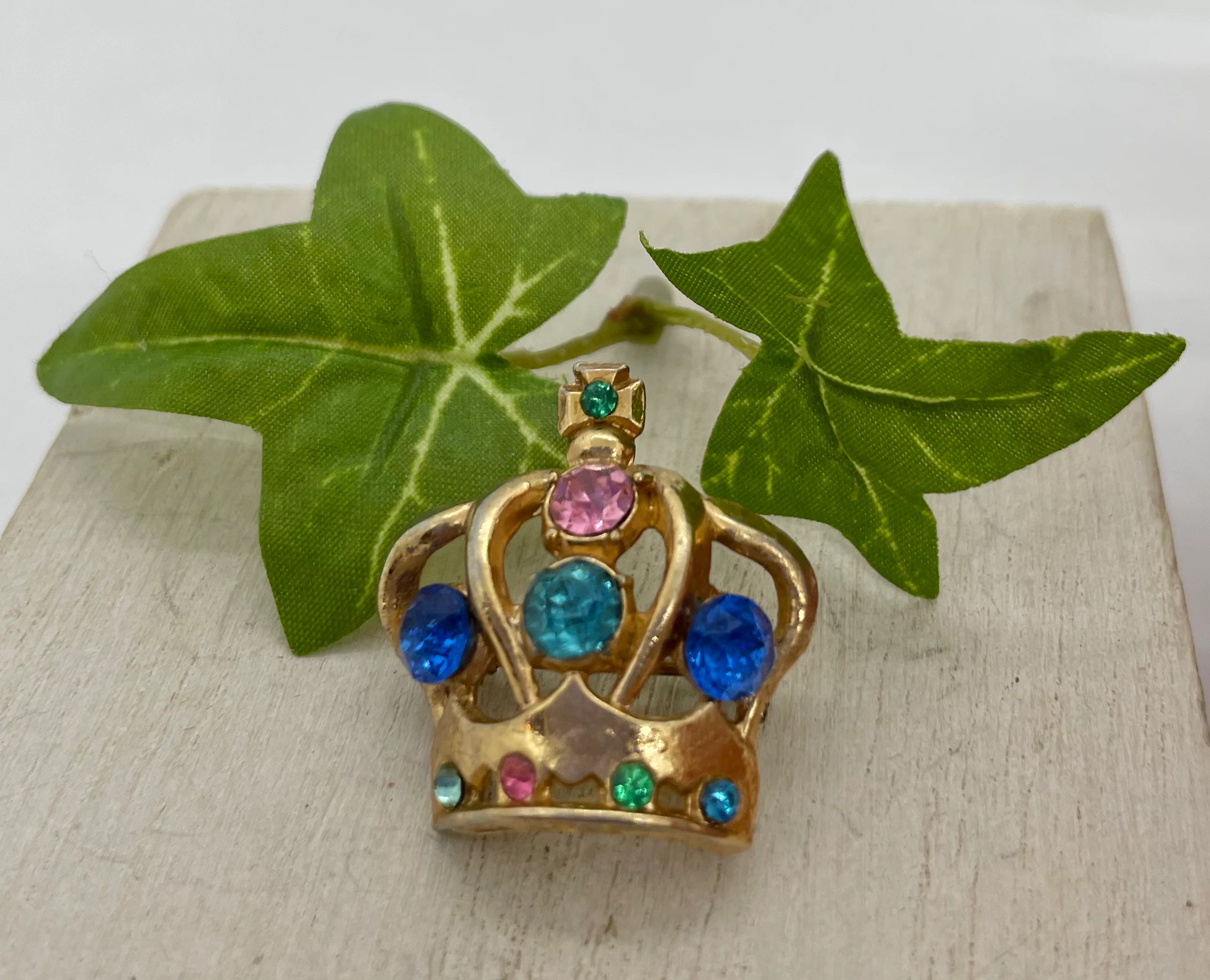 40s/50s Rhinestone Crown Brooch Pin Emerald Green Pink - Image 7