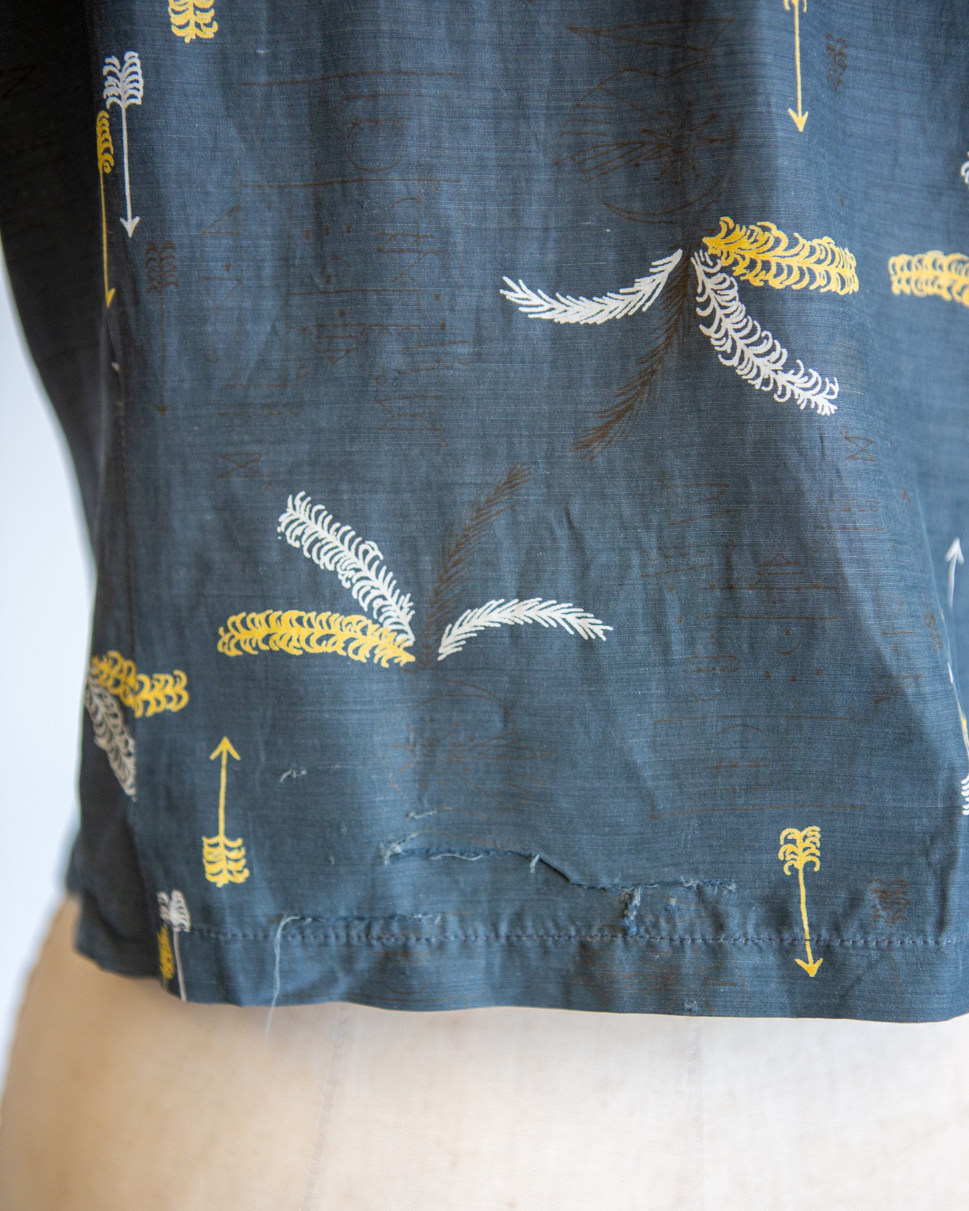 40s/50s Silk Arrow Print Blouse By Collegetown - Image 5