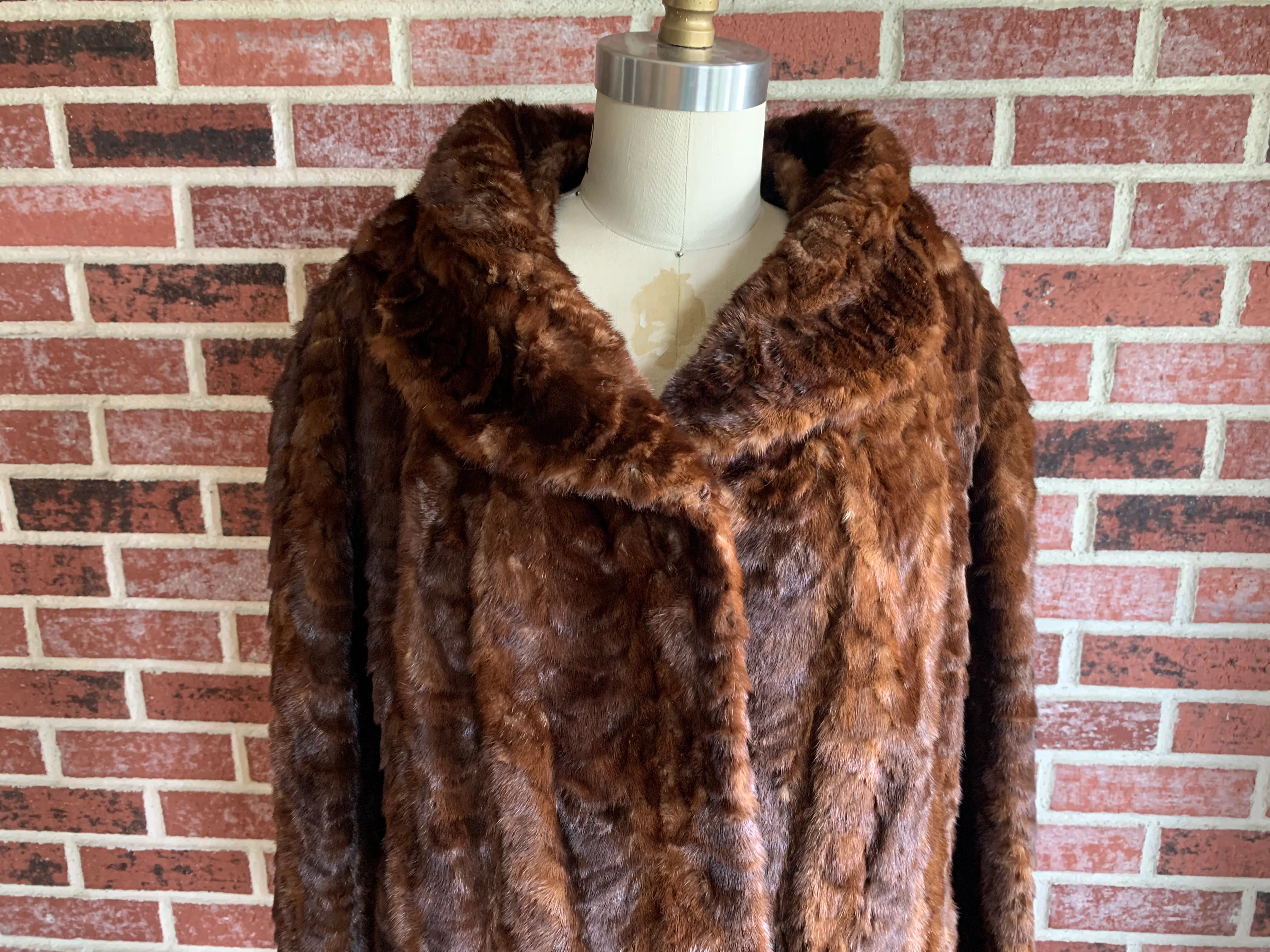 40s/50s Textured Sculptued Mink Mid Thigh Length Coat - Image 3