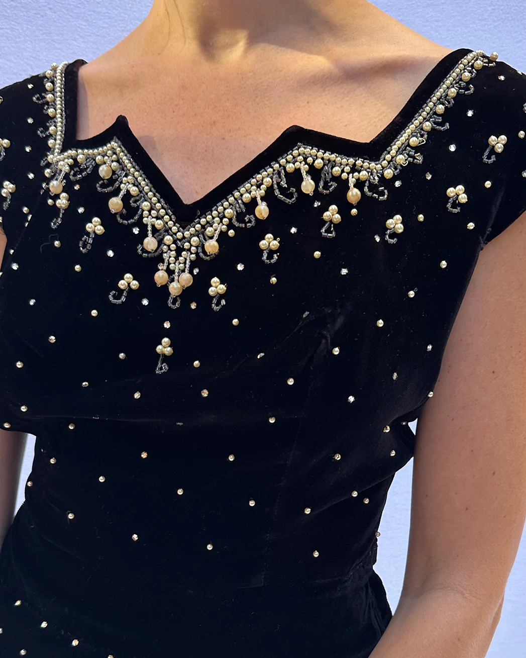 40s/50s Vintage 40s Black Velvet Embellished Top | M-l - Image 4