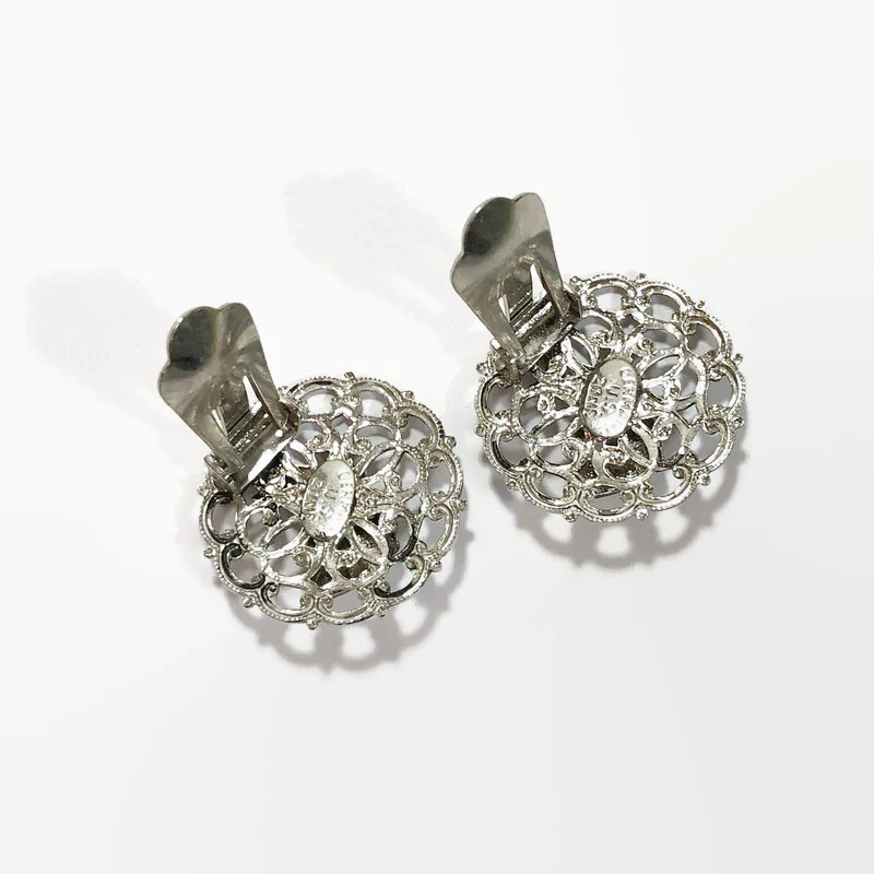 40s/50s Vintage Egyptian Queen Nefertiti Clip On Earrings By Germany U.s. Zone - Image 5