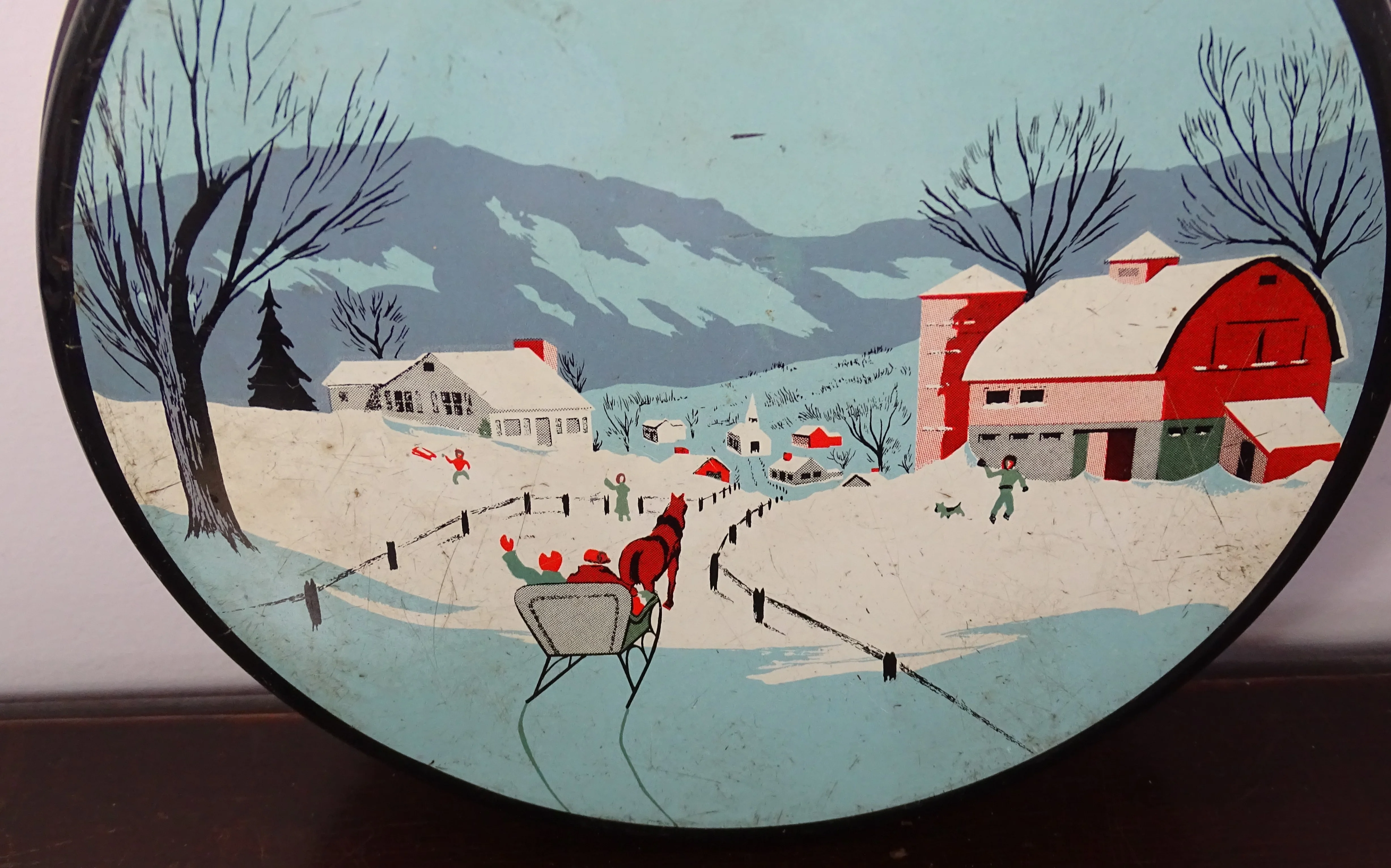 40s/50s Vintage Round Winter Cookie Tin Horse Sleigh Barn - Image 3
