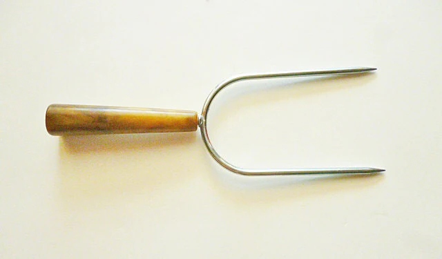 40s Bakelite and Stainless Steel Turkey Roast Lifting Fork Or Meat Lifter - Image 2