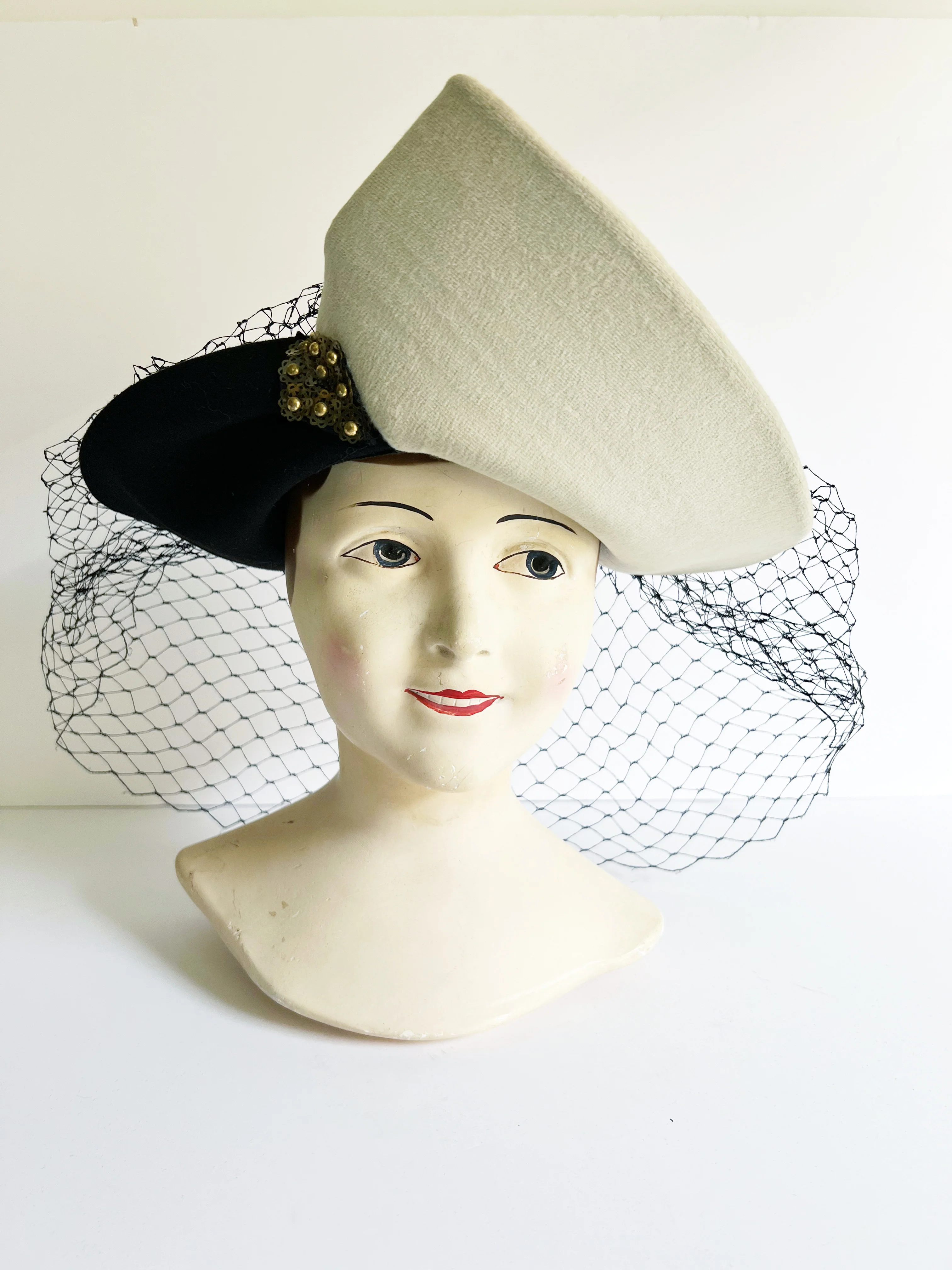 40s Black And White Wool Felt Sculptural Hat With Veil - Image 4
