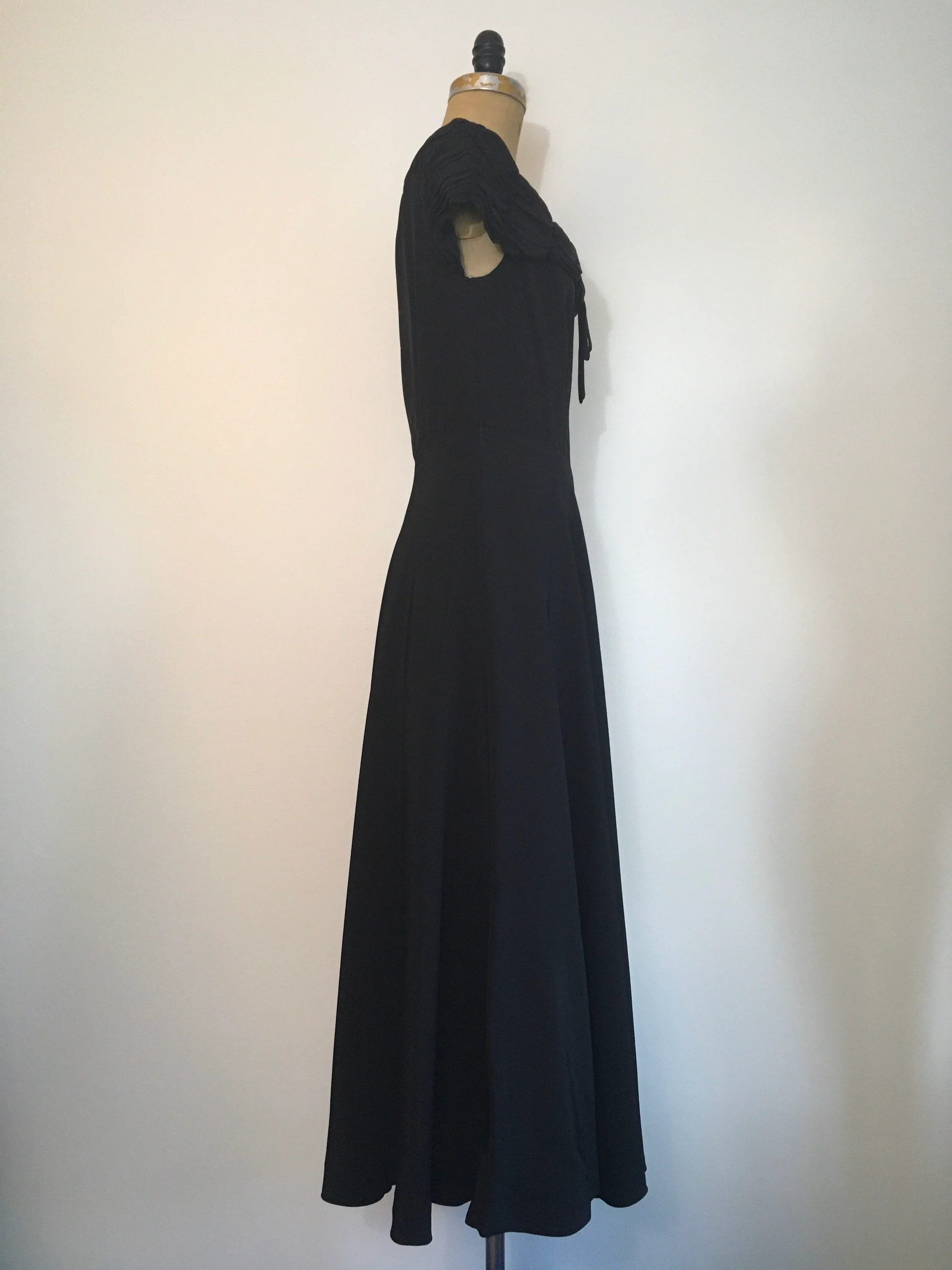40's Black Scallop Neckline Party Dress by Capri Originals - Image 3