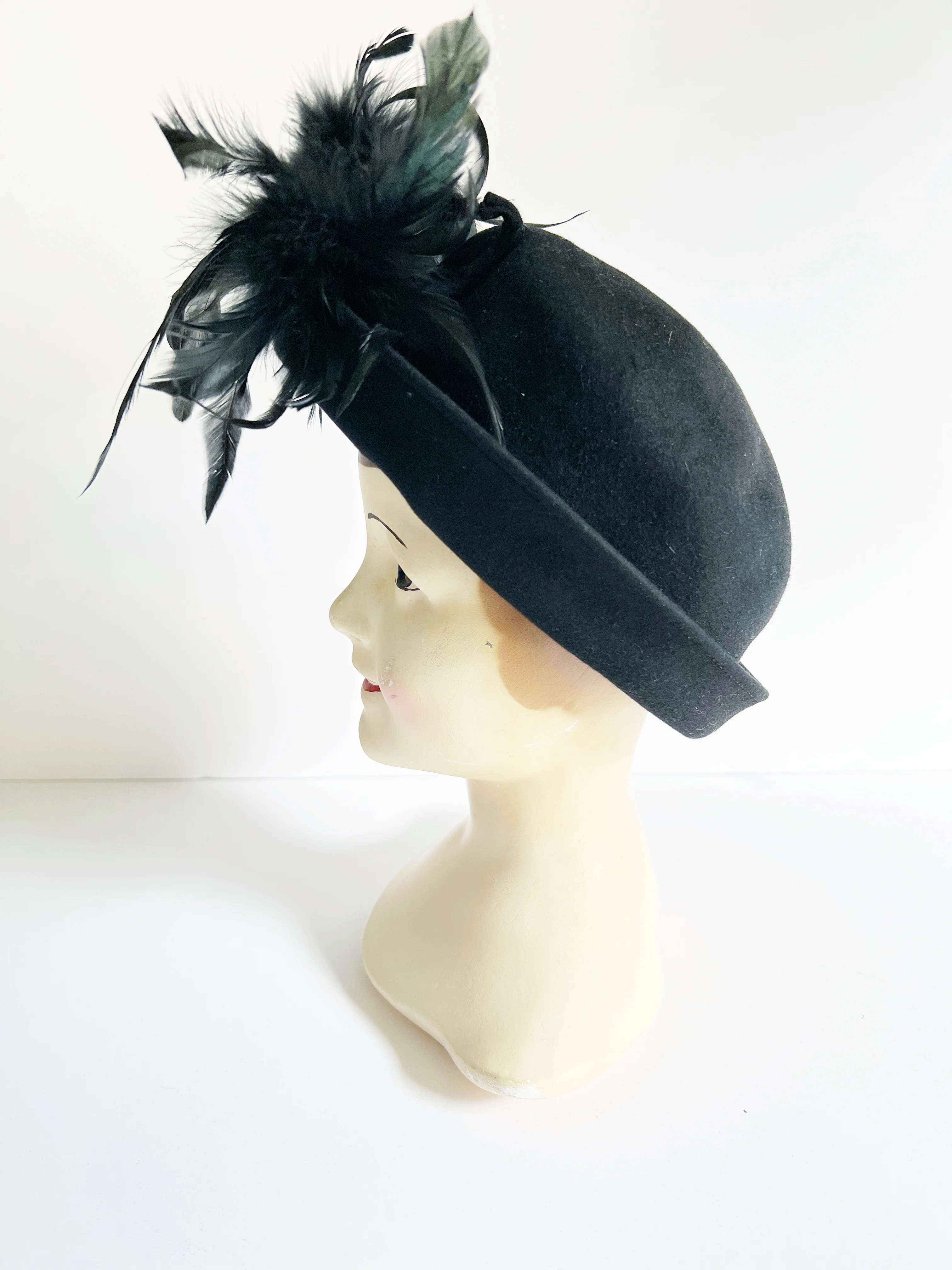 40s Black Wool Felt Derby Hat With Feathers By Lloyd's New Bedford - Image 3
